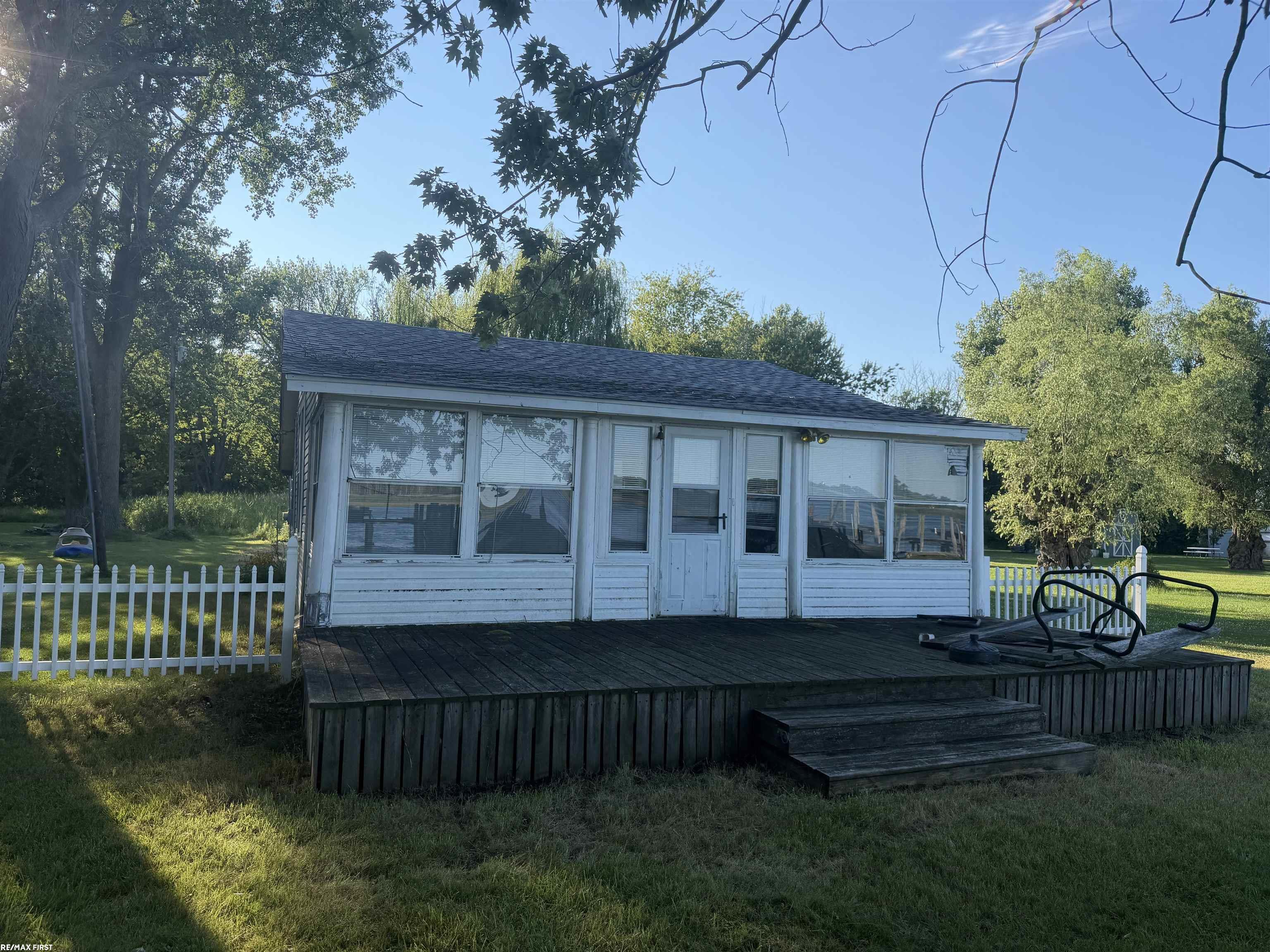 6540 Dickinson Island Property Photo 1