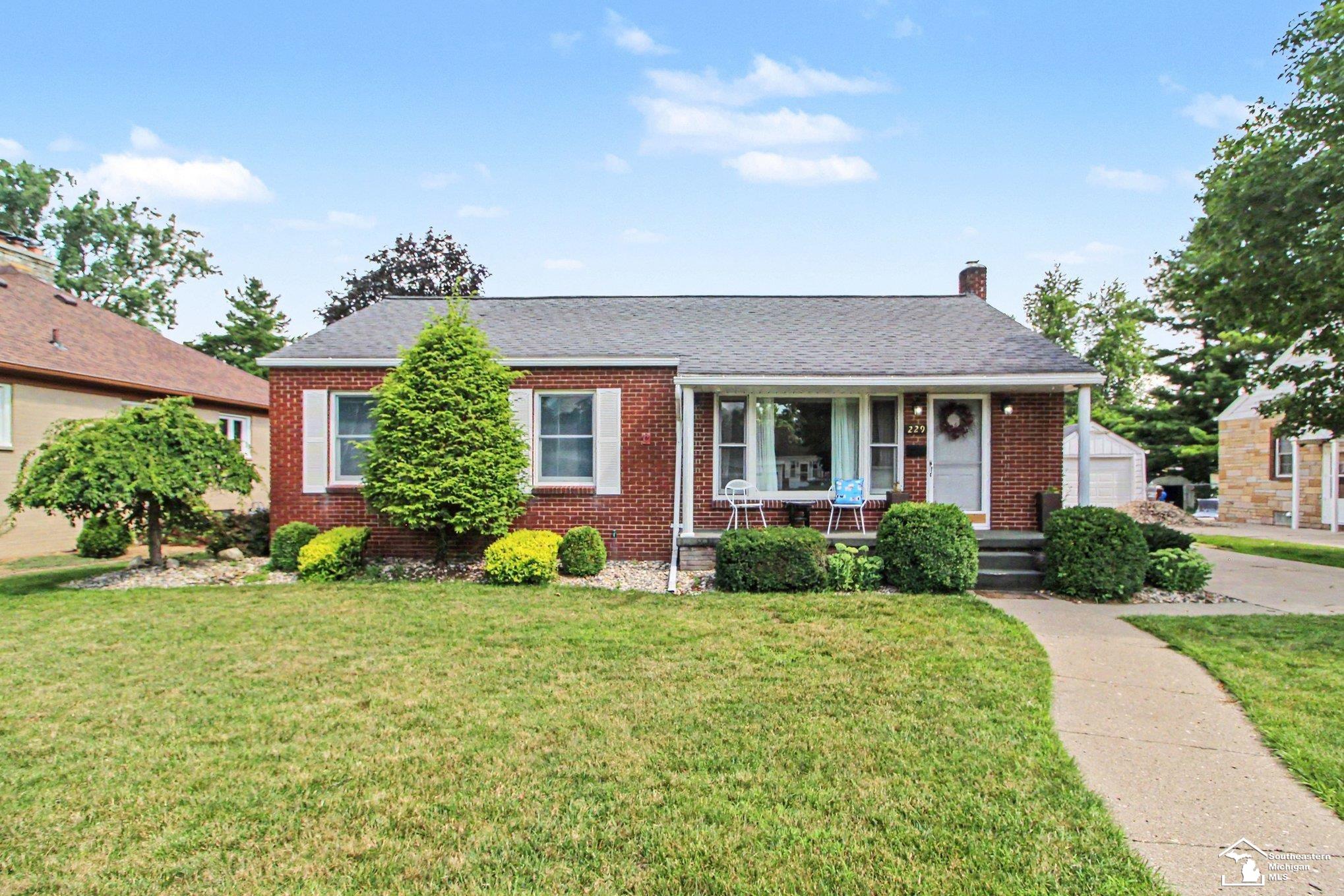 229 Spink Street Property Photo 1
