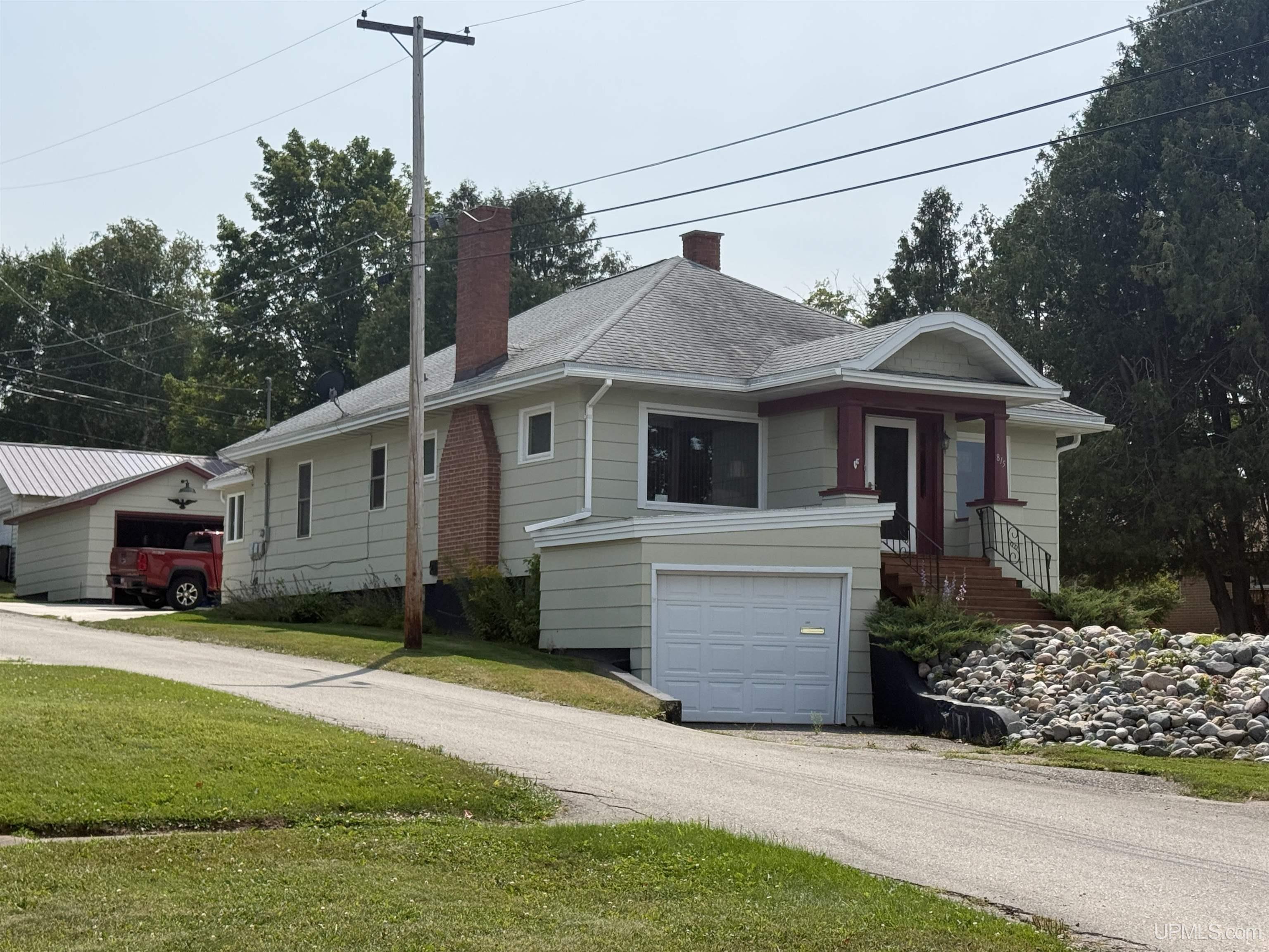 815 Erie Avenue Property Photo 1