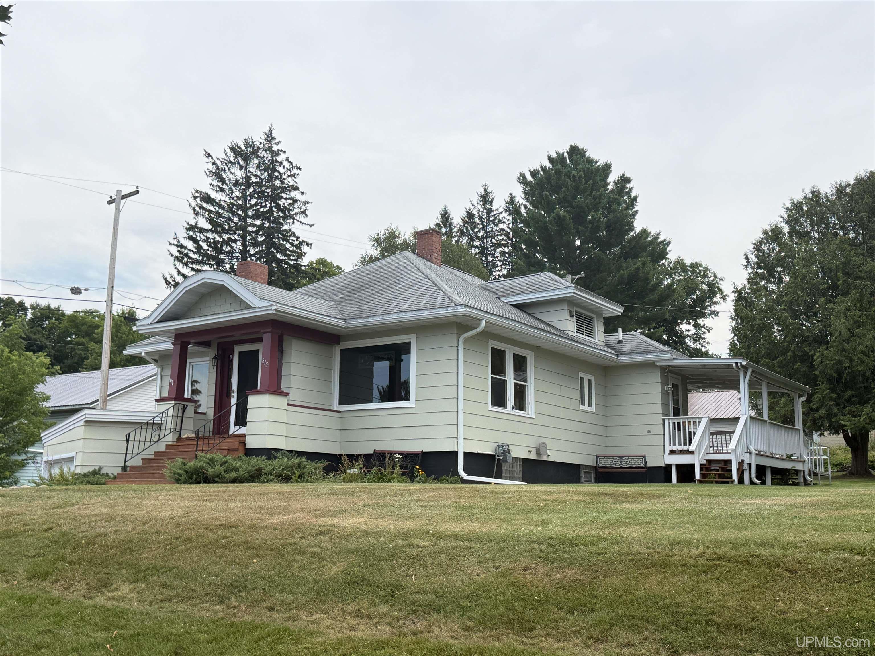 815 Erie Avenue Property Photo 1