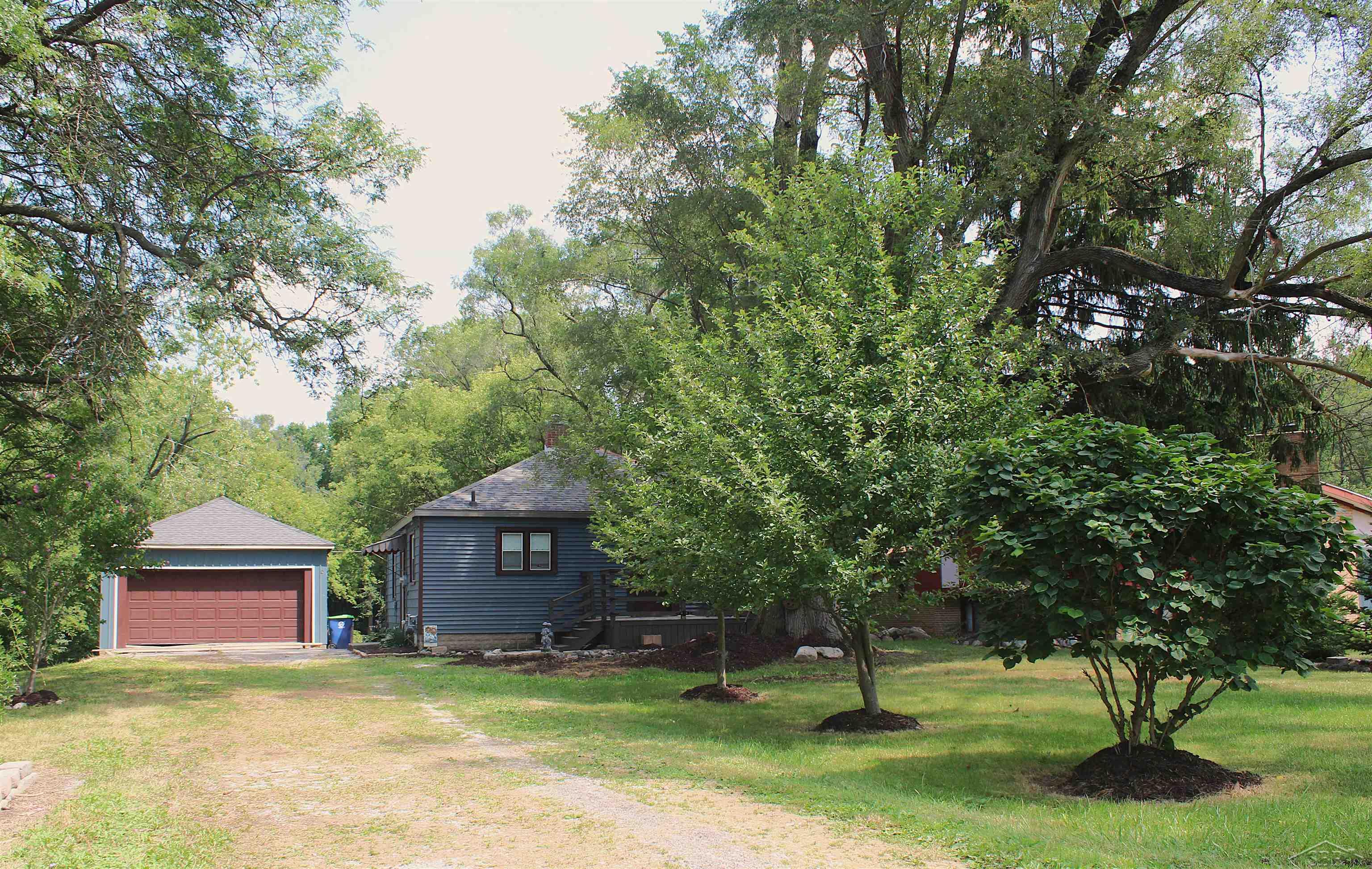 3895 S Washington Road Property Photo 2