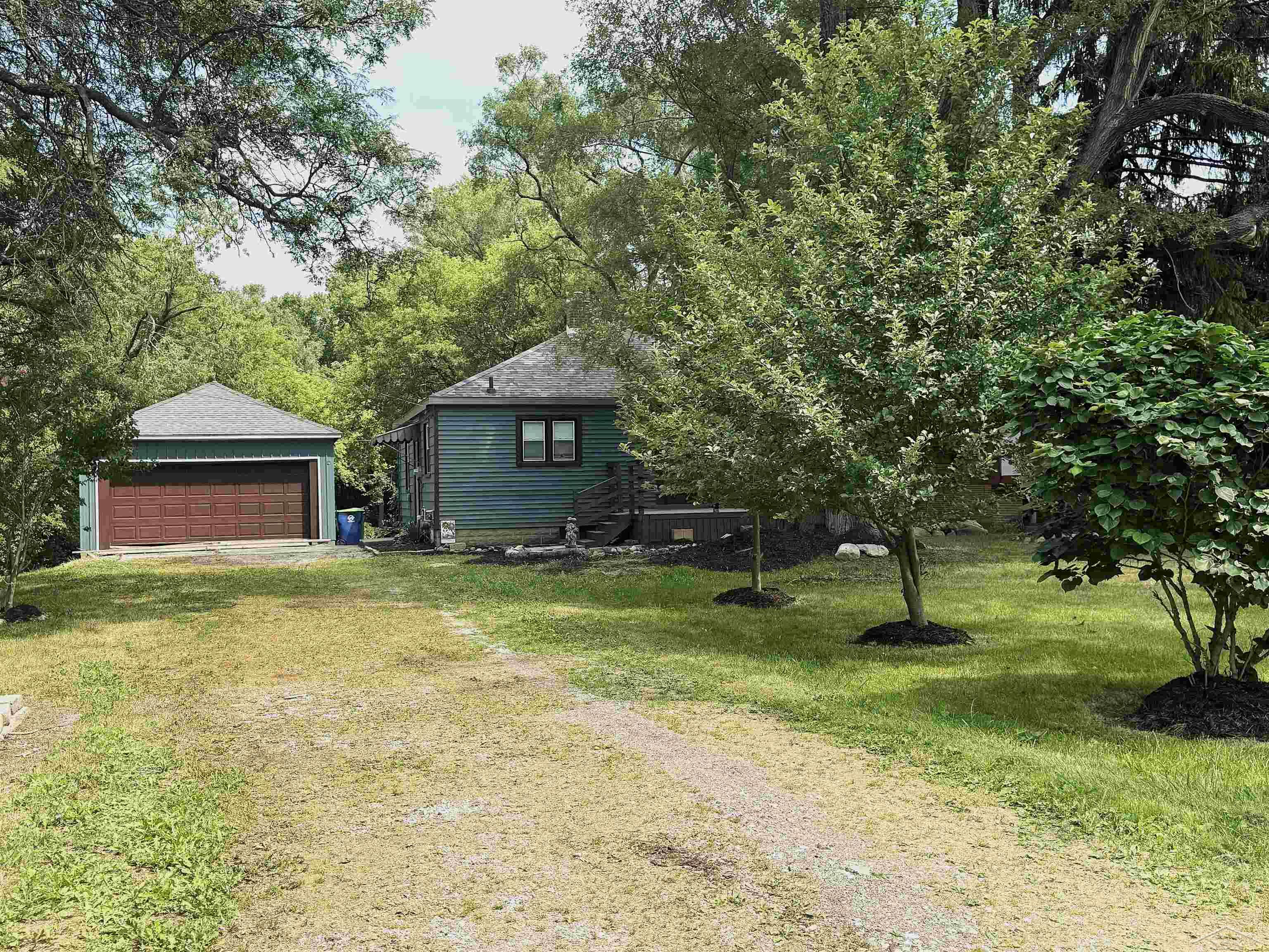 3895 S Washington Road Property Photo 3