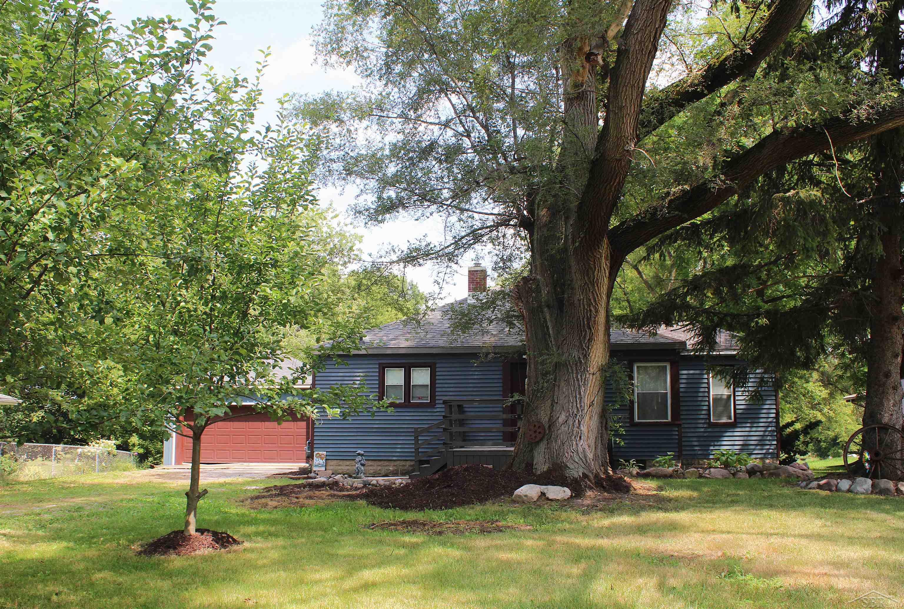 3895 S Washington Road Property Photo 4