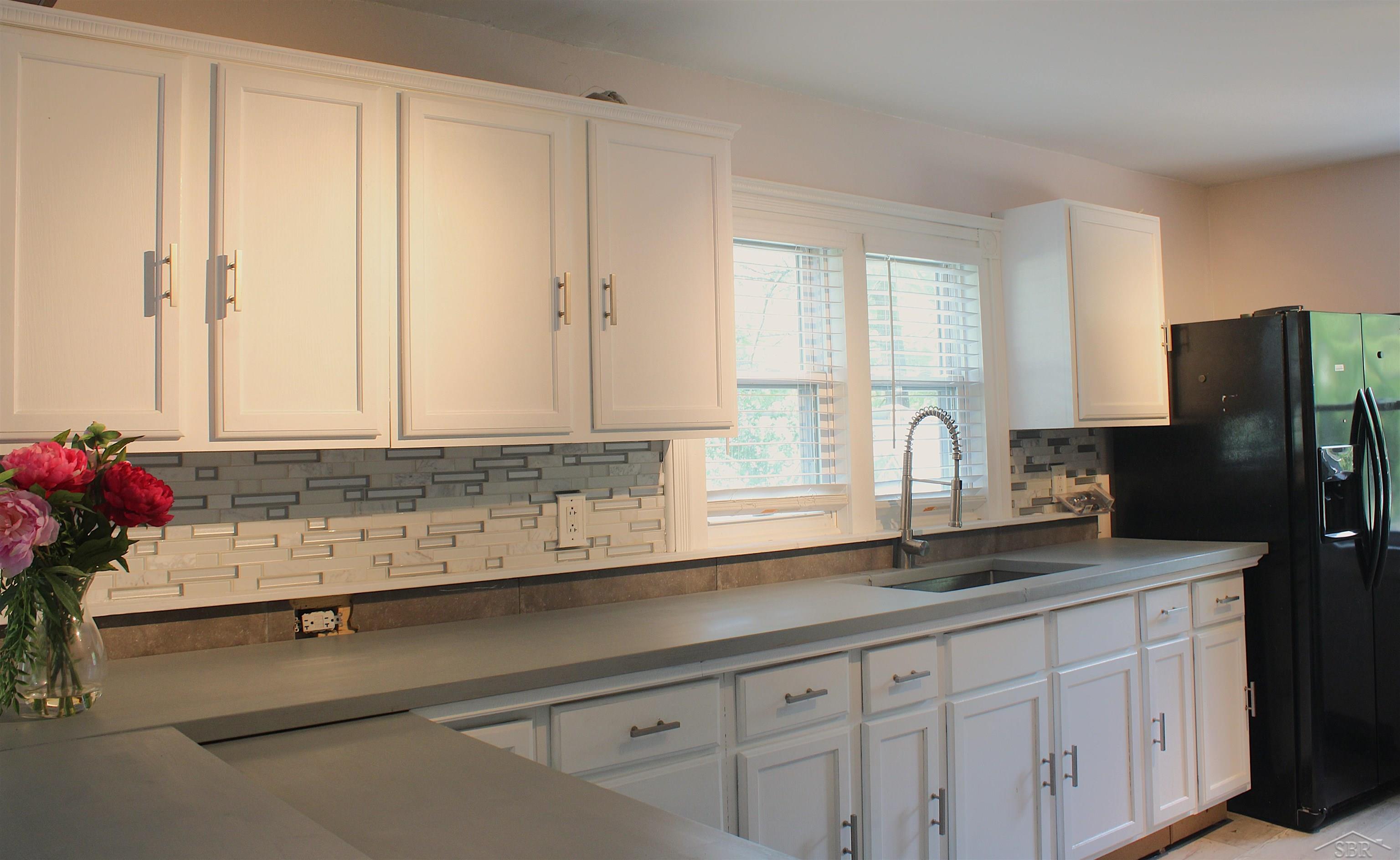 3895 S Washington Road Property Photo 8
