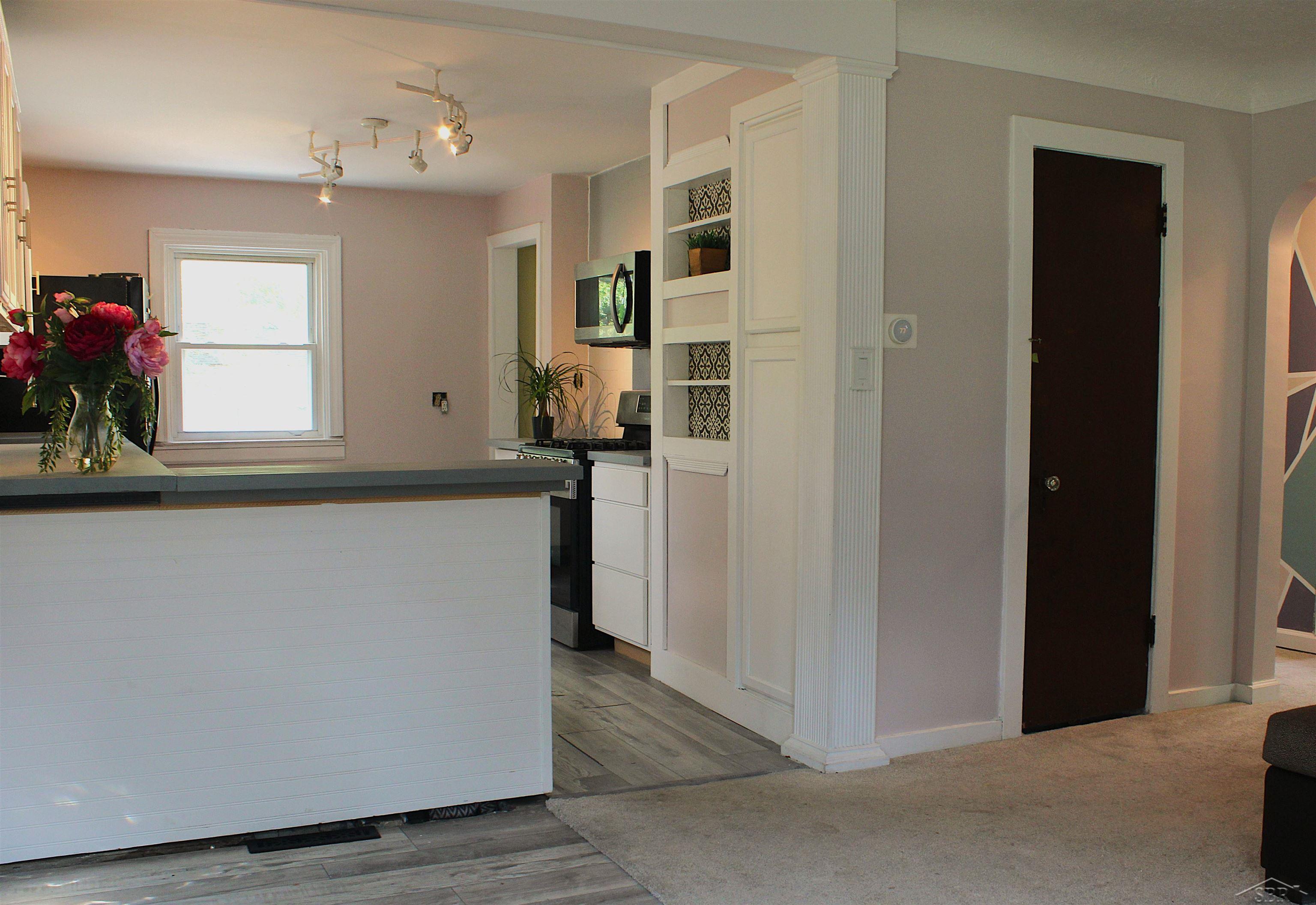 3895 S Washington Road Property Photo 10