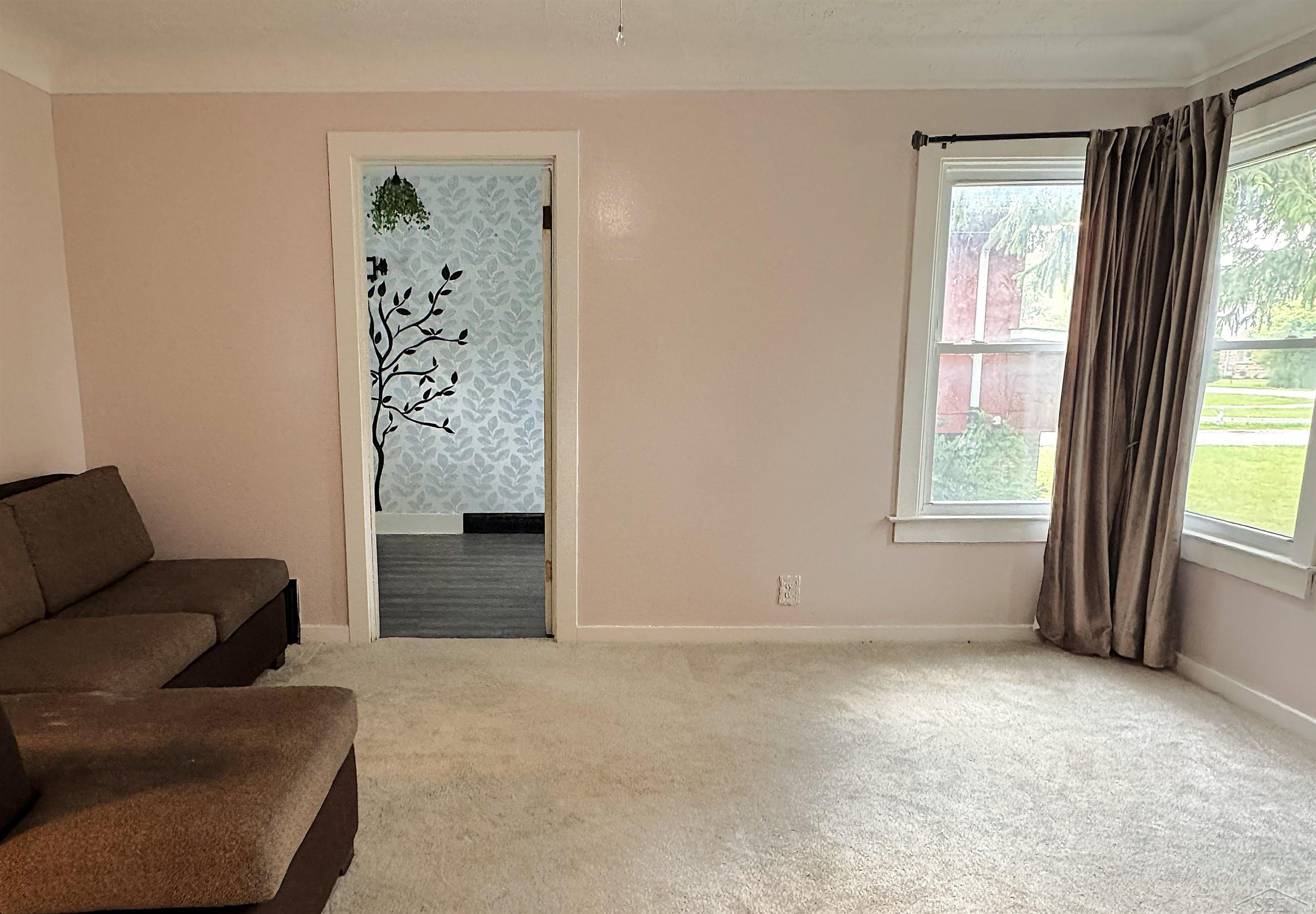 3895 S Washington Road Property Photo 14