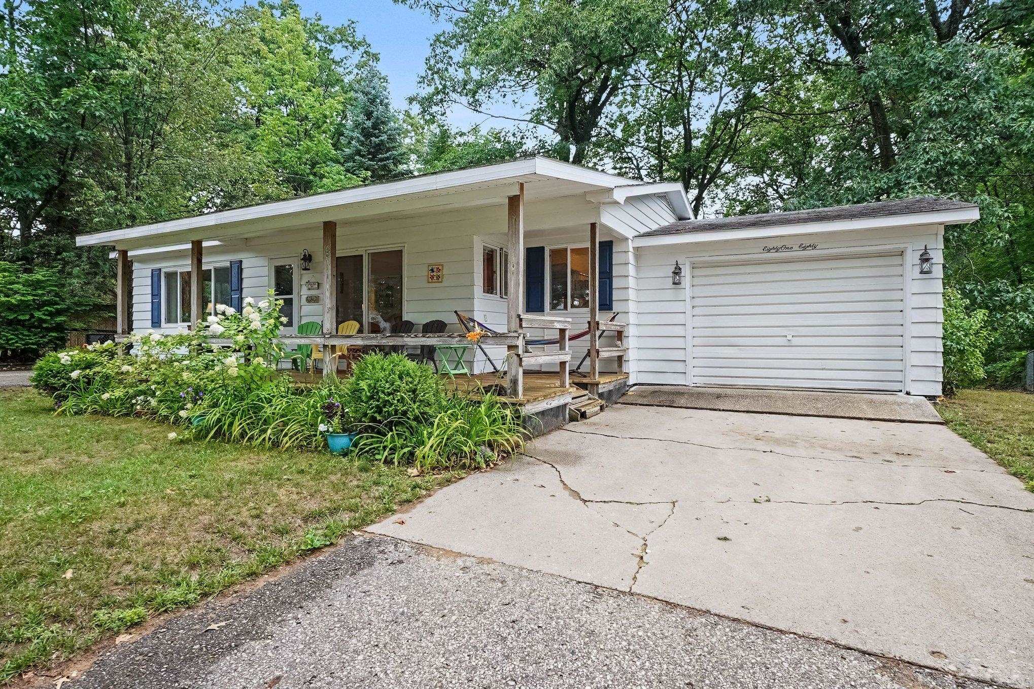 8180 Trails End Road Property Photo 6