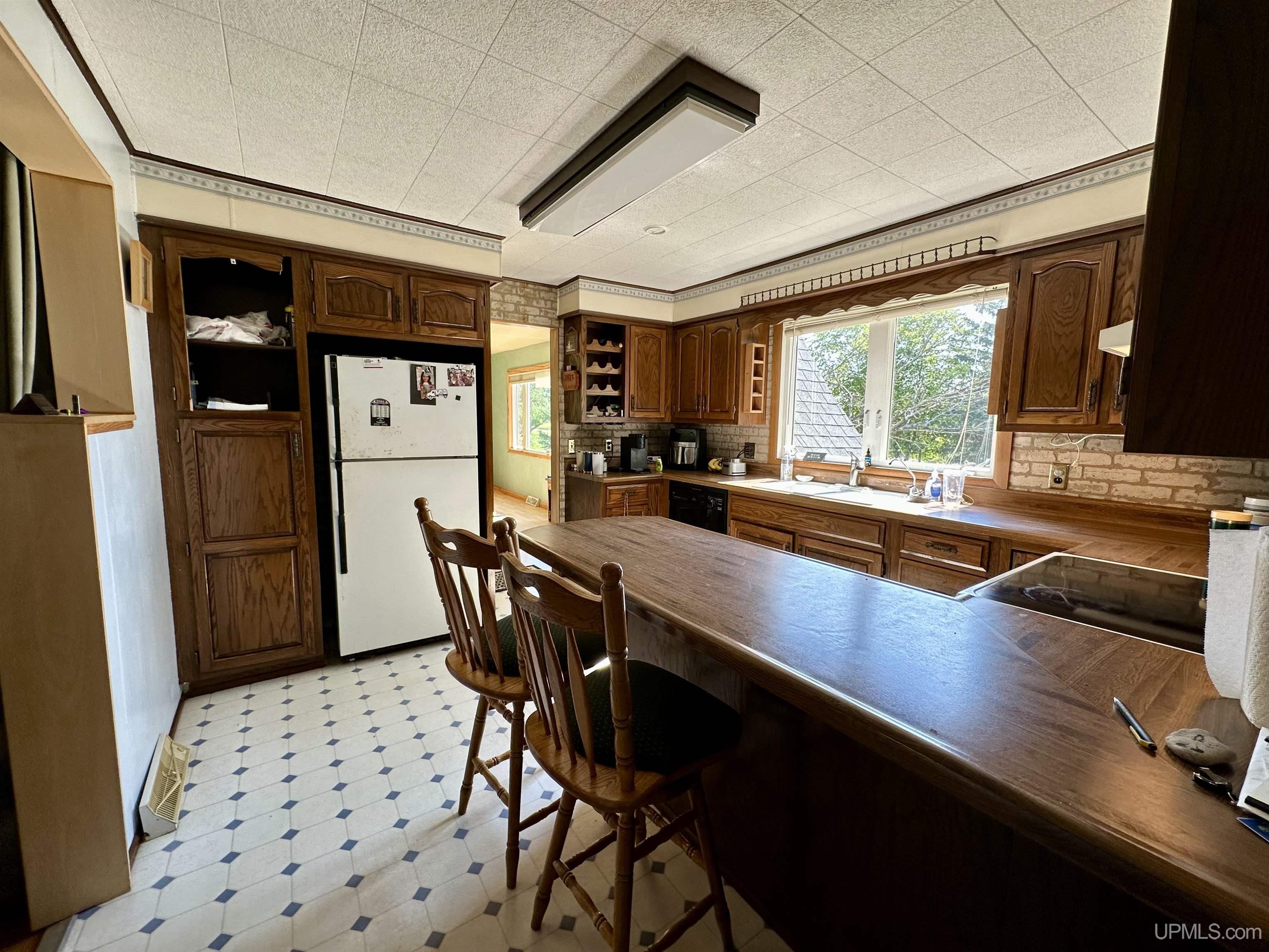 1114 Willow Road Property Photo 6