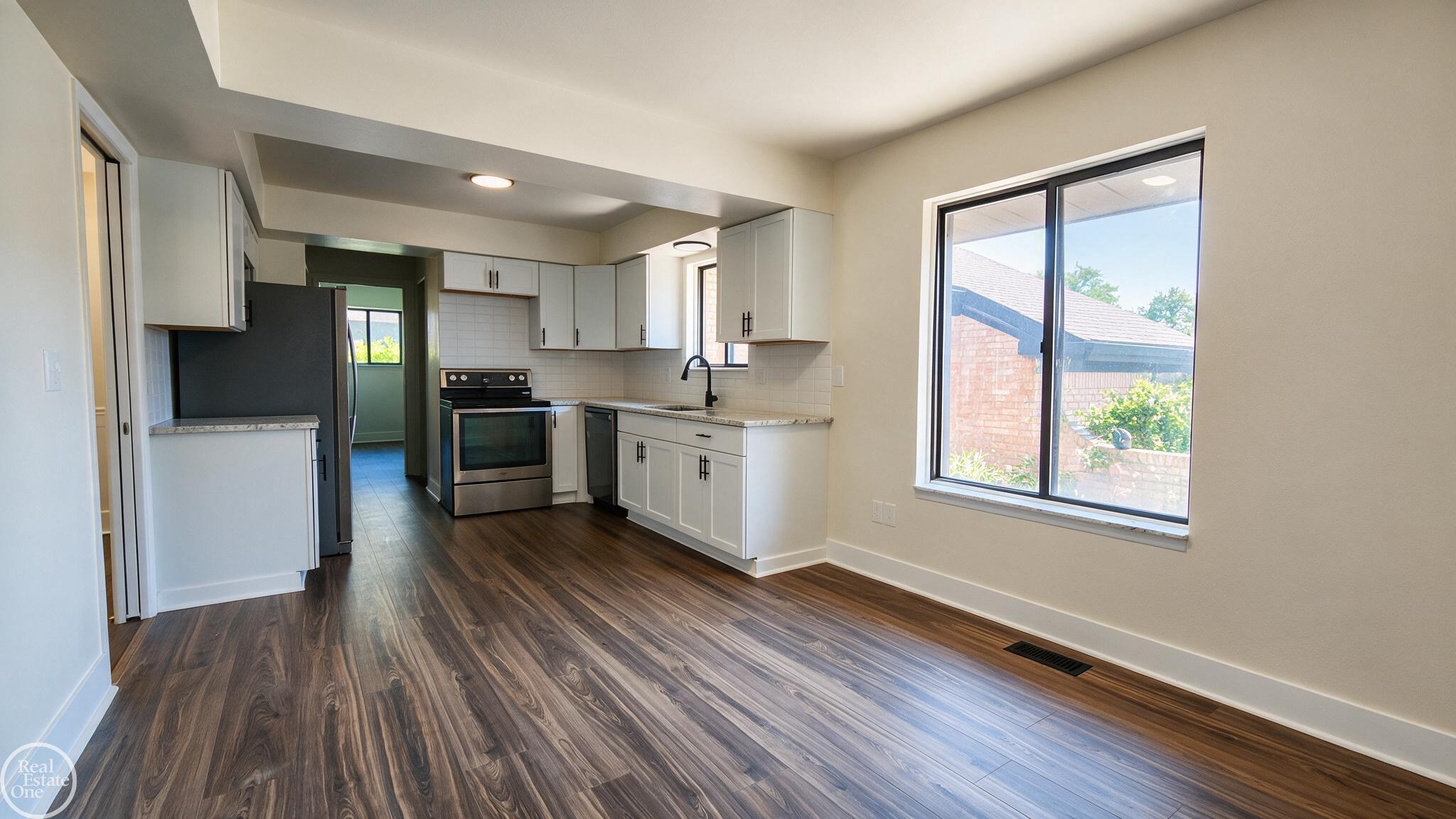 11343 Common Road Property Photo 6