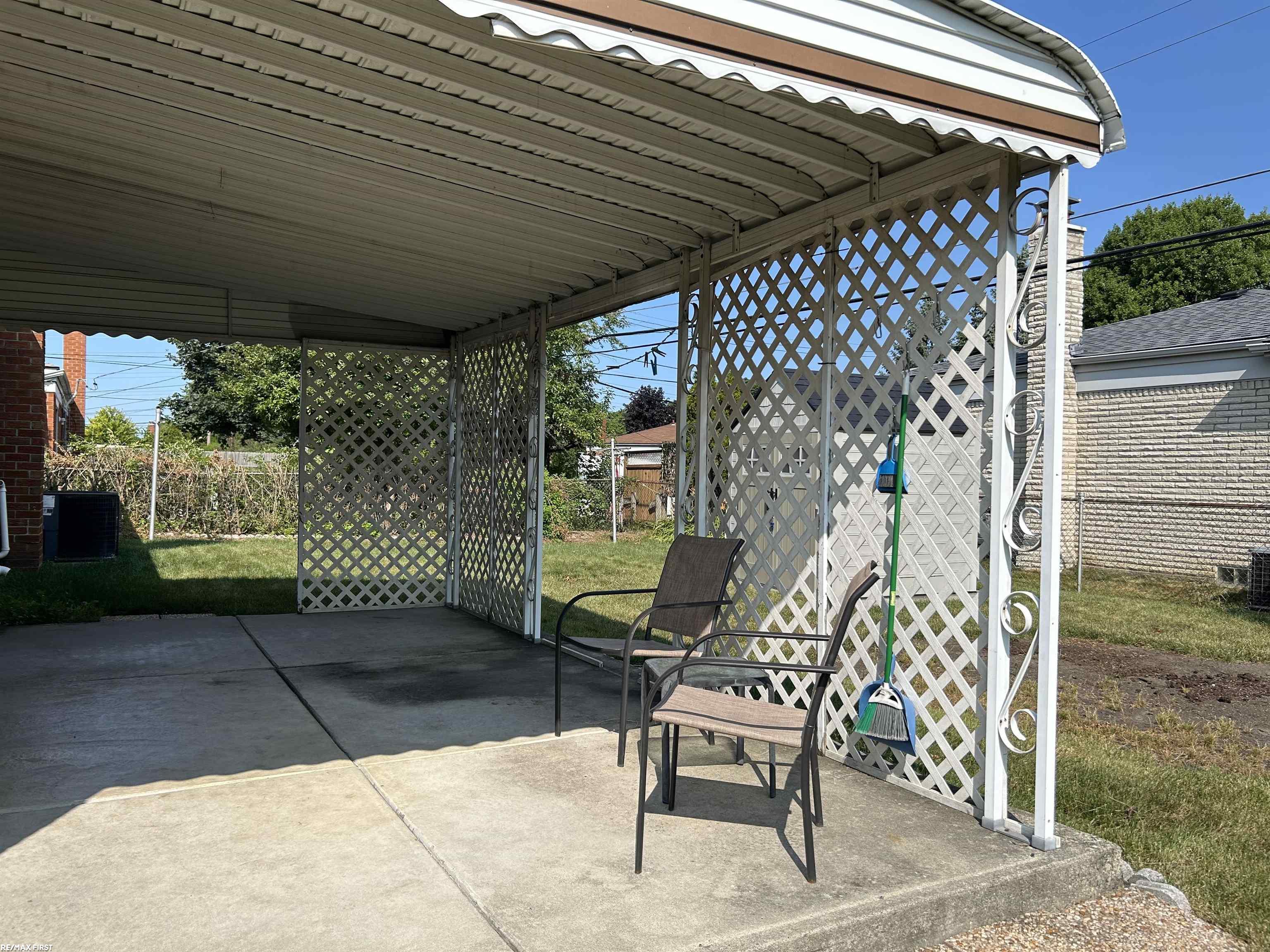 14057 Edison Street Property Photo 4