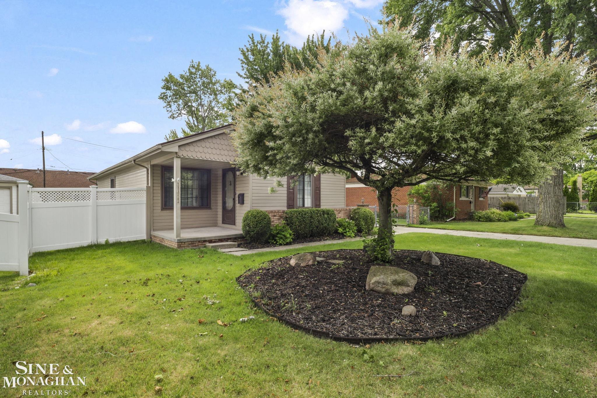 30022 5th Street Property Photo 1