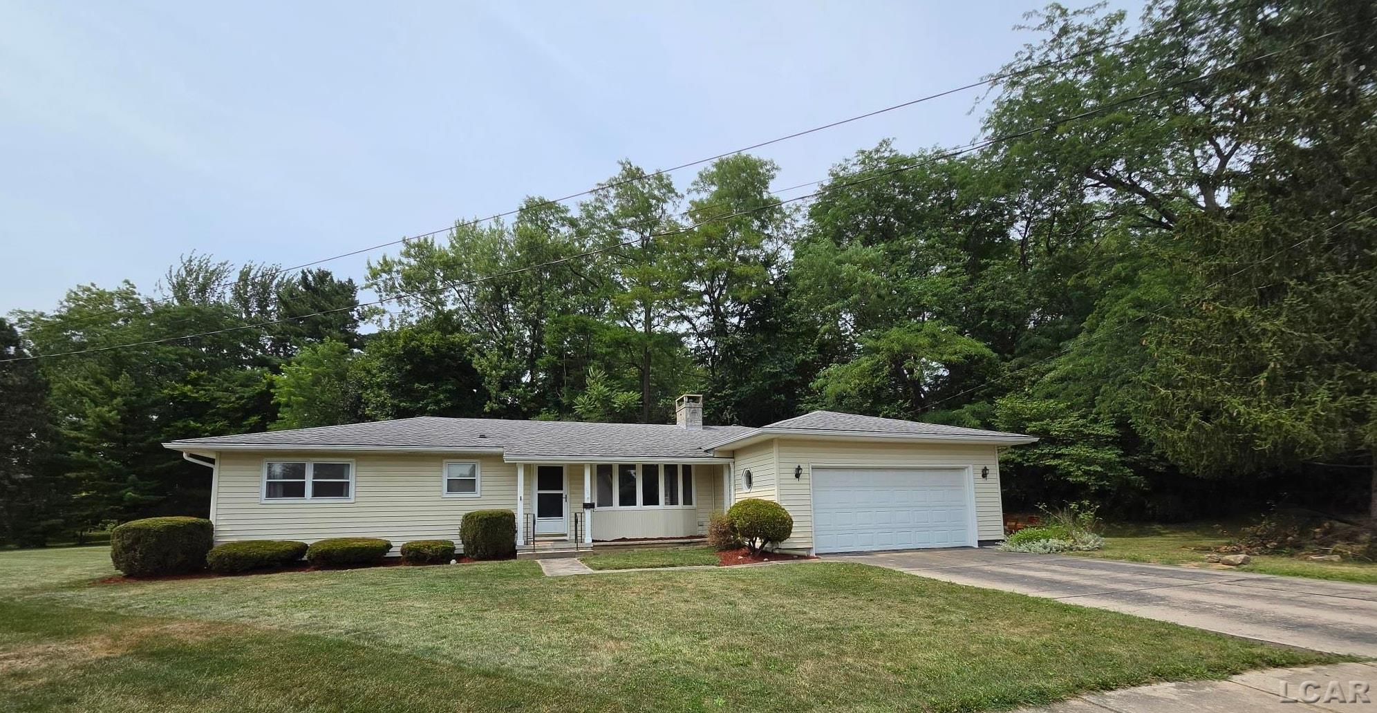 425 Maplewood Court Property Photo 1