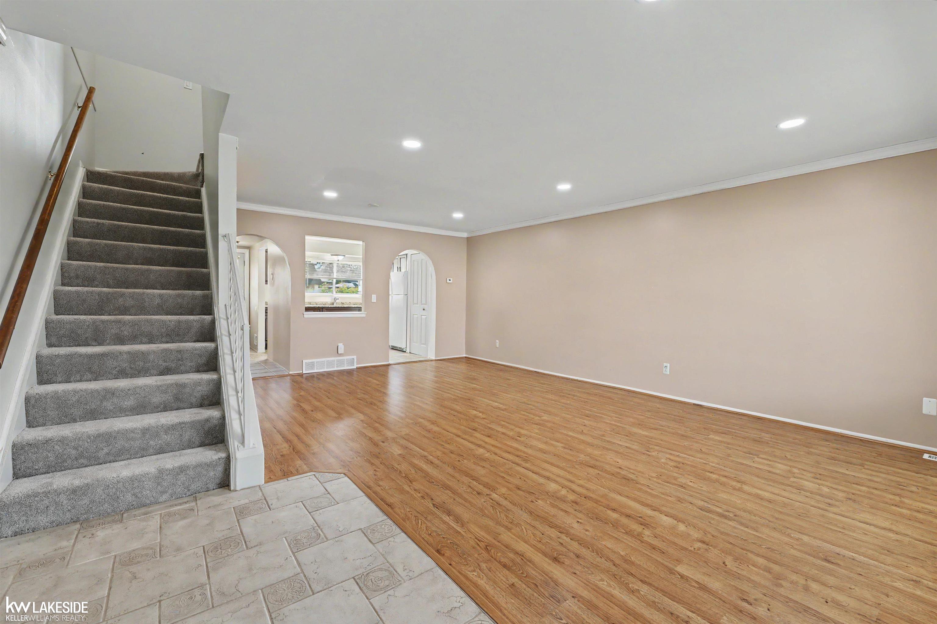 28306 Universal Drive Property Photo 12