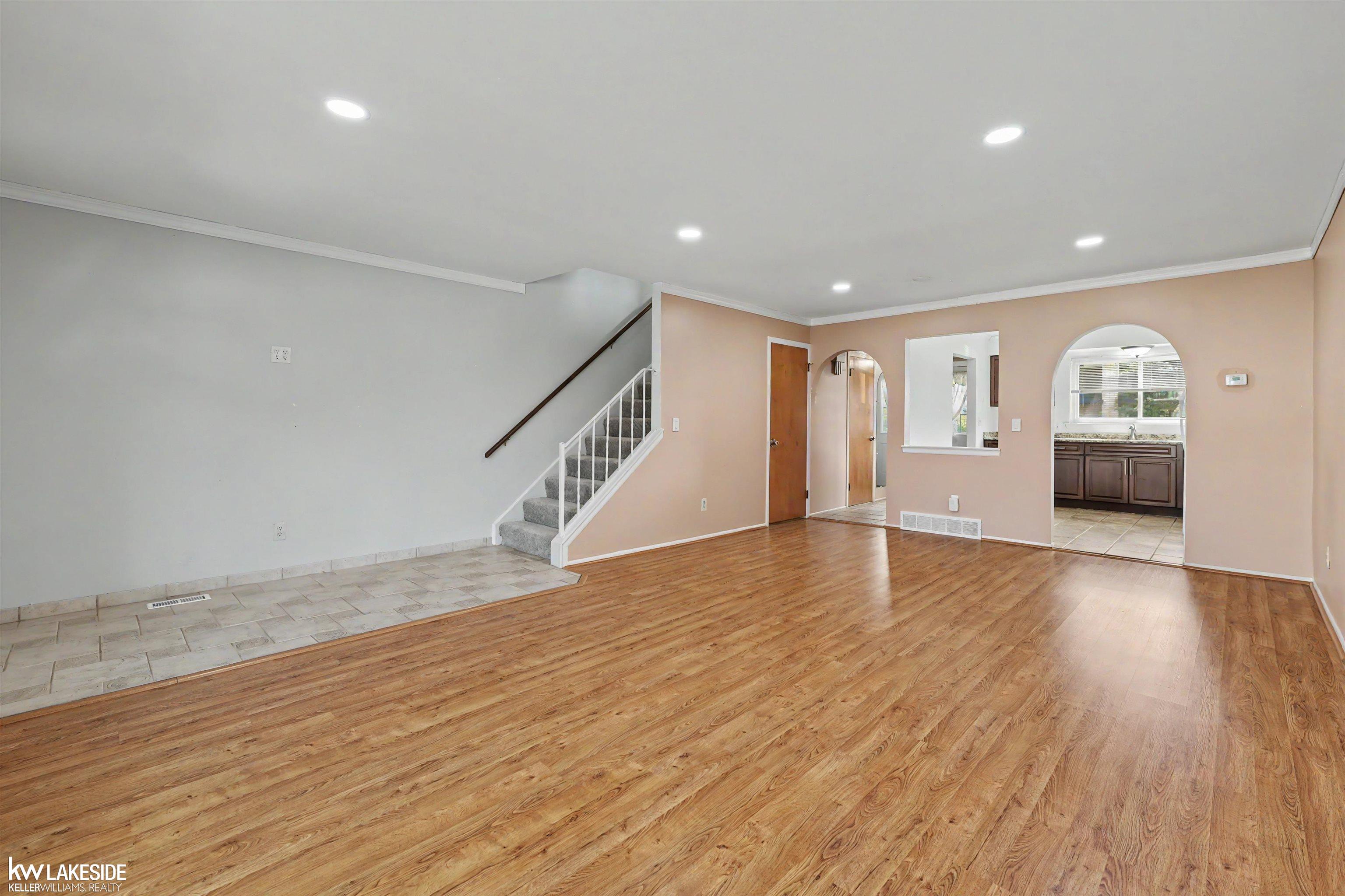 28306 Universal Drive Property Photo 14