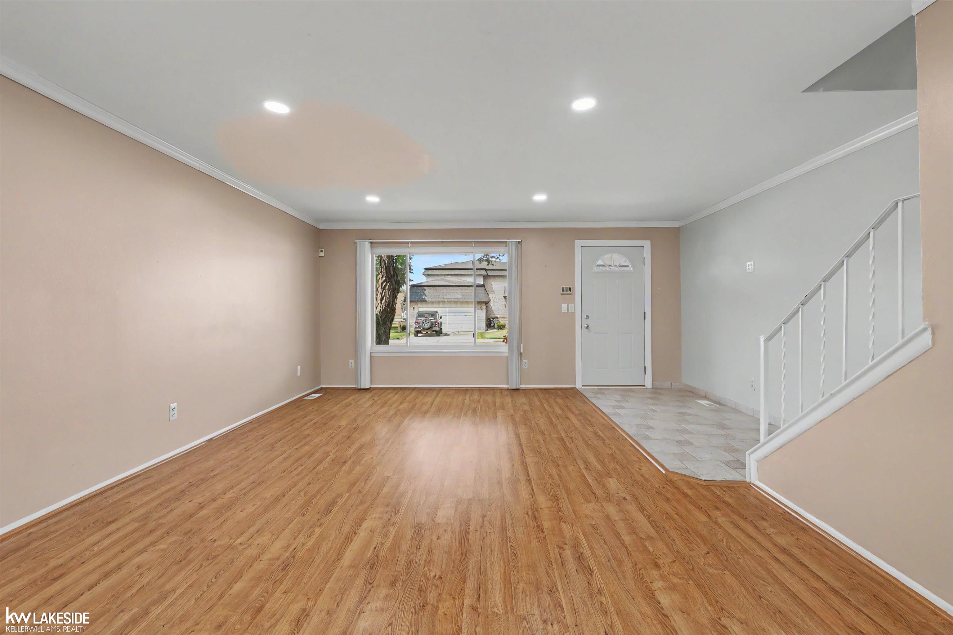 28306 Universal Drive Property Photo 15