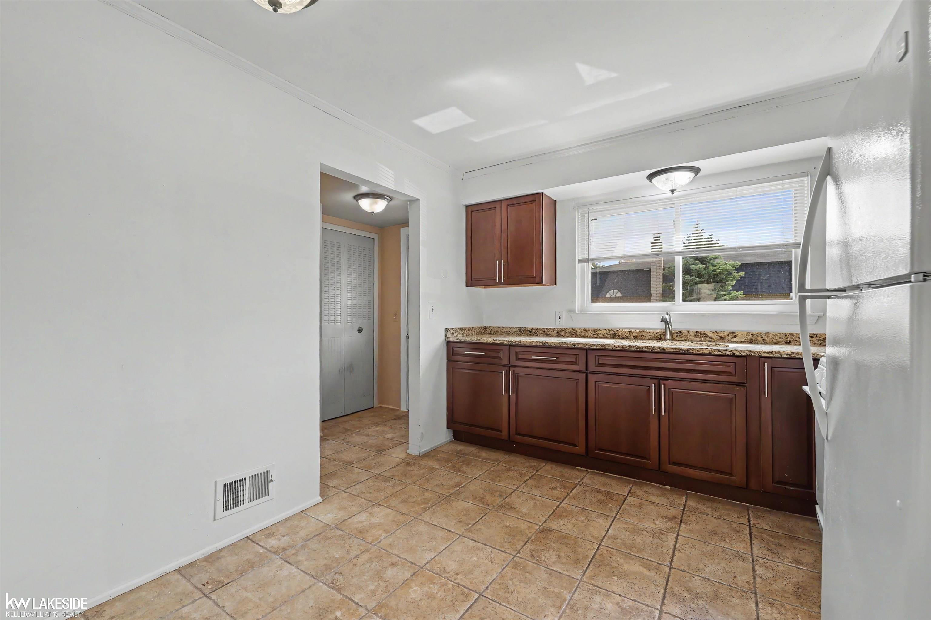 28306 Universal Drive Property Photo 16