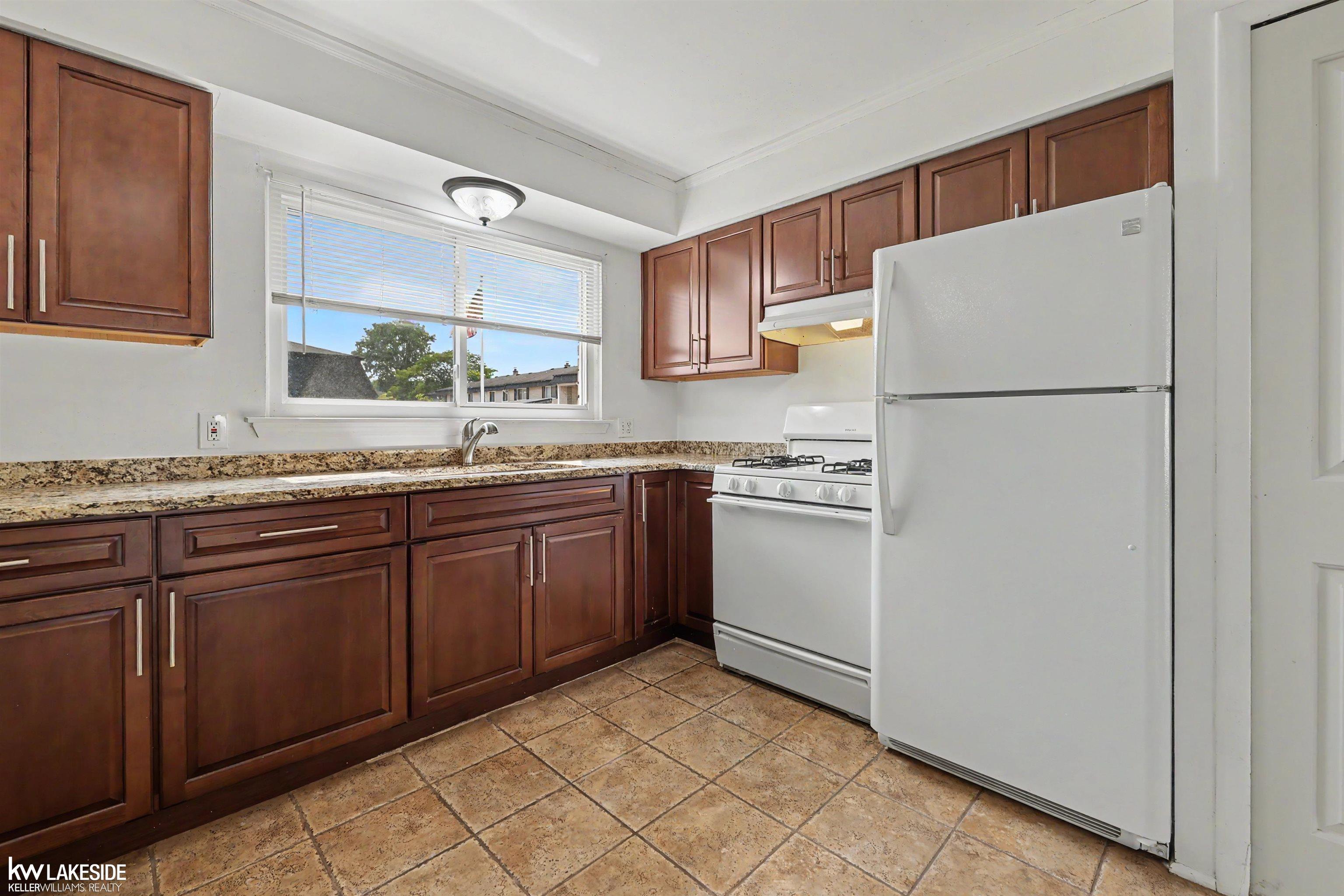 28306 Universal Drive Property Photo 17