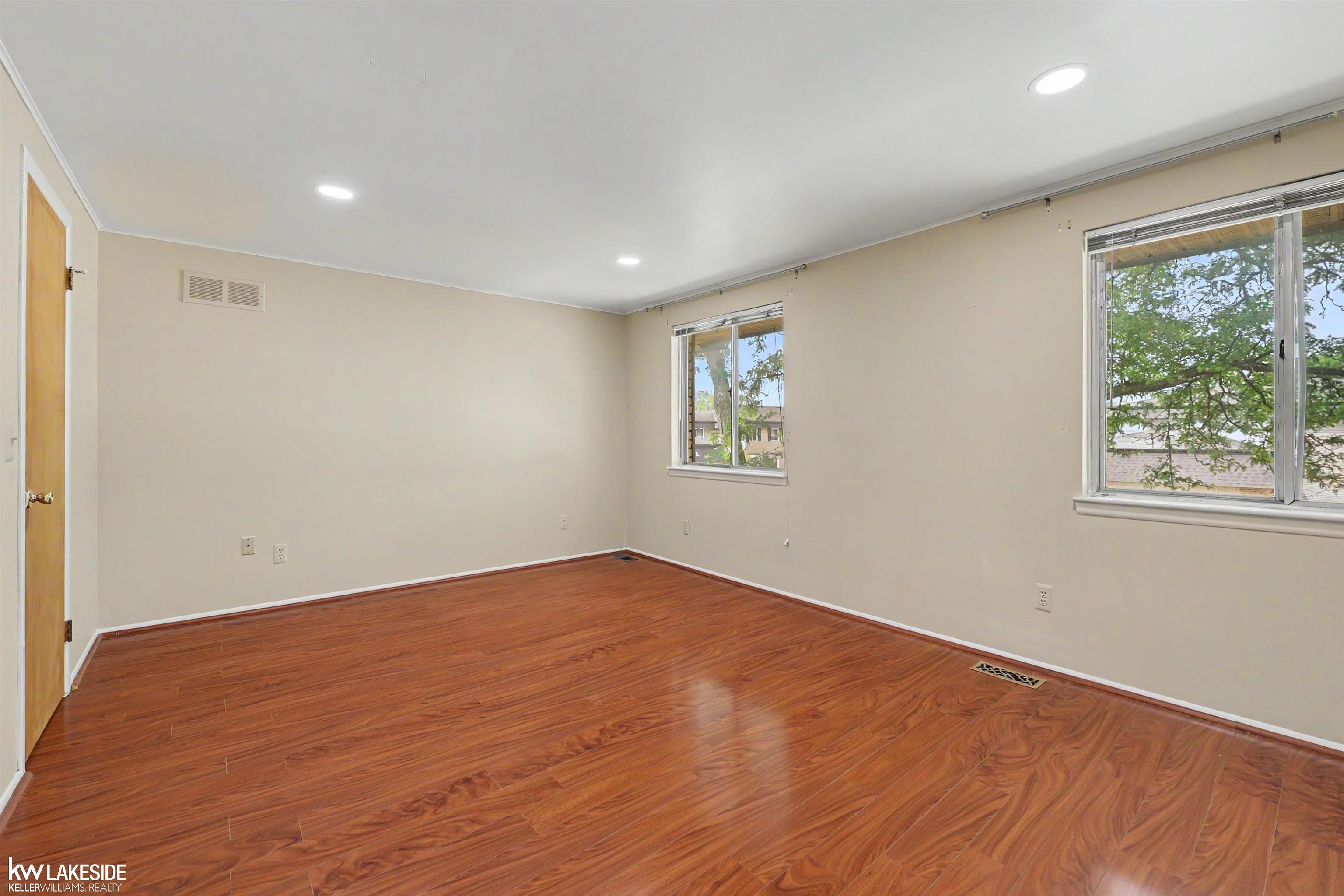 28306 Universal Drive Property Photo 20