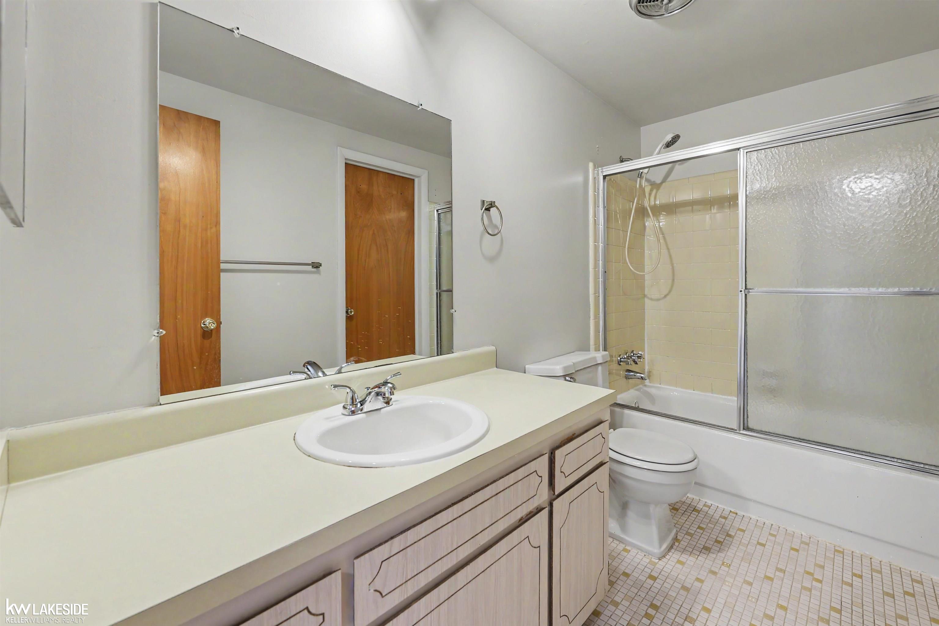 28306 Universal Drive Property Photo 24