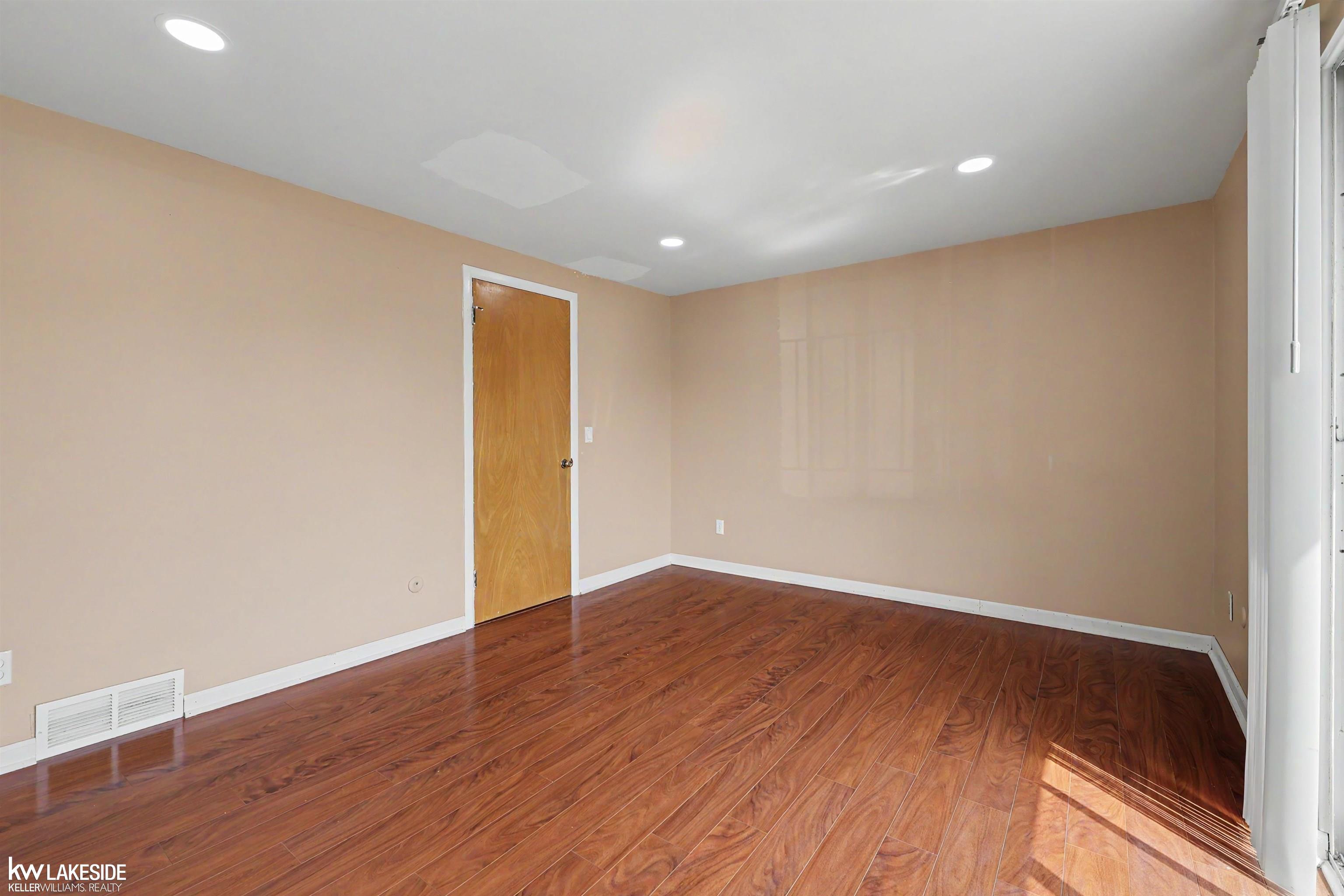 28306 Universal Drive Property Photo 26