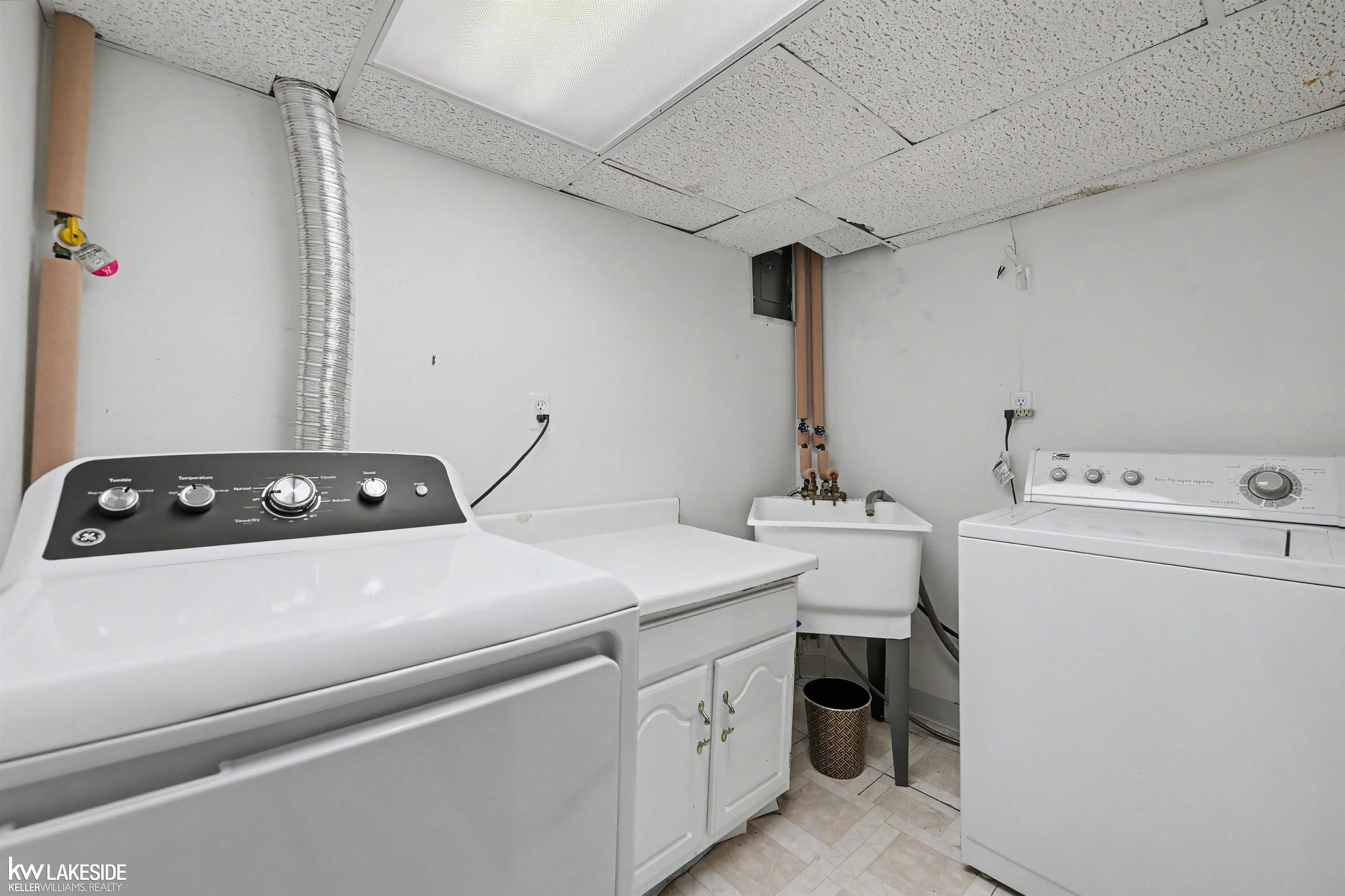 28306 Universal Drive Property Photo 35