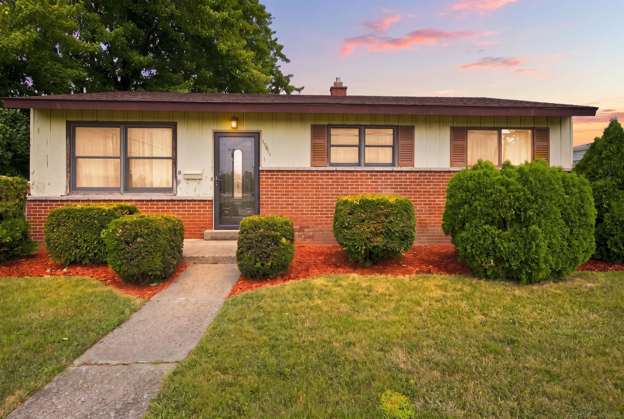 15611 Common Road Property Photo 1