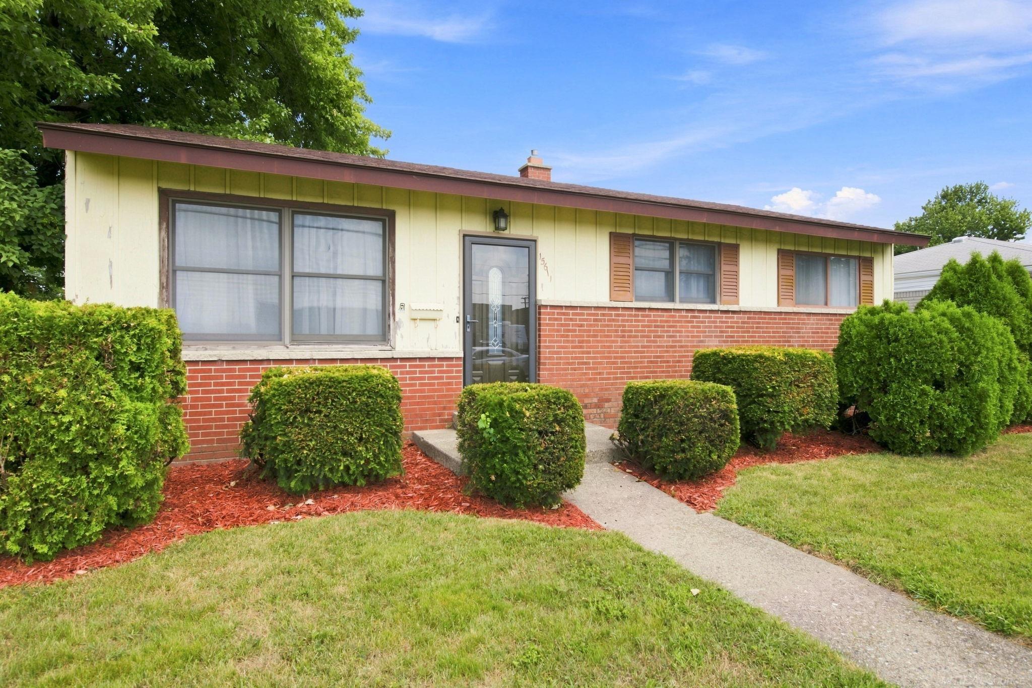 15611 Common Road Property Photo 3