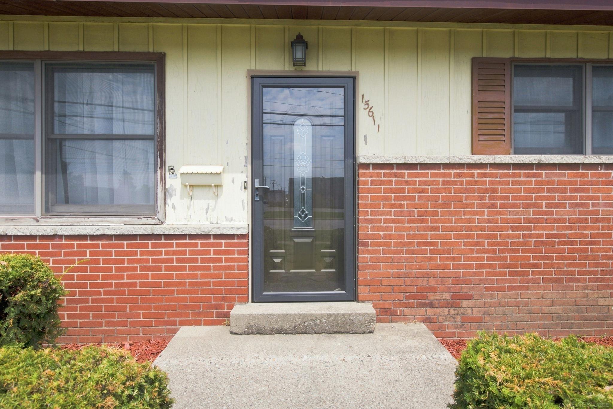 15611 Common Road Property Photo 4