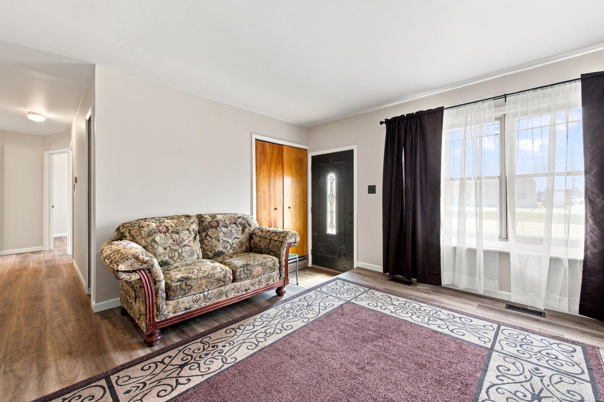 15611 Common Road Property Photo 6