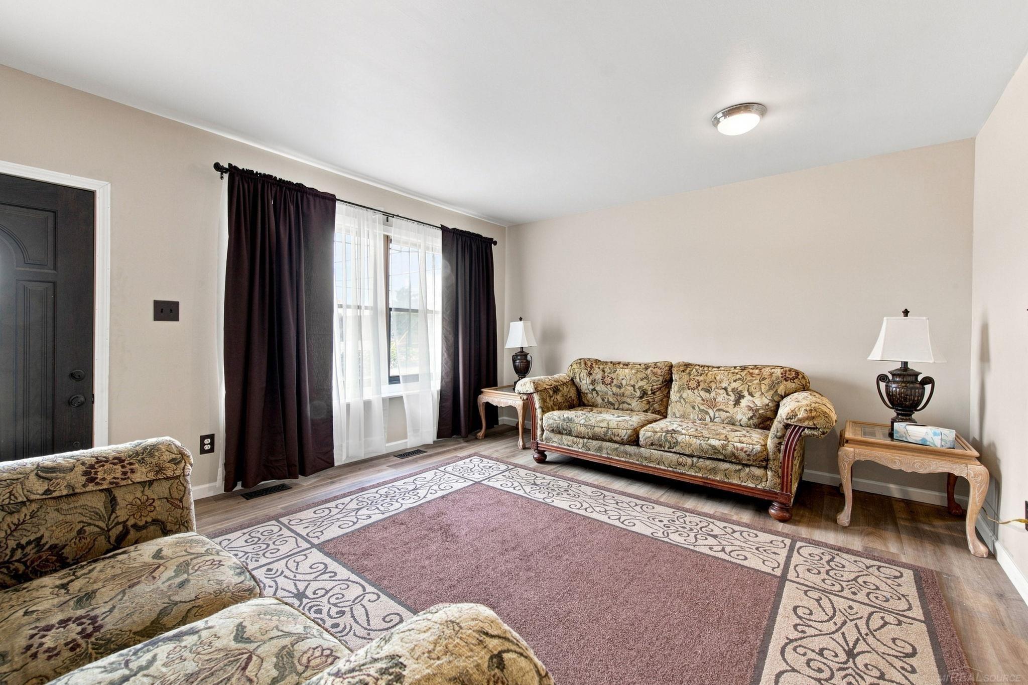 15611 Common Road Property Photo 7