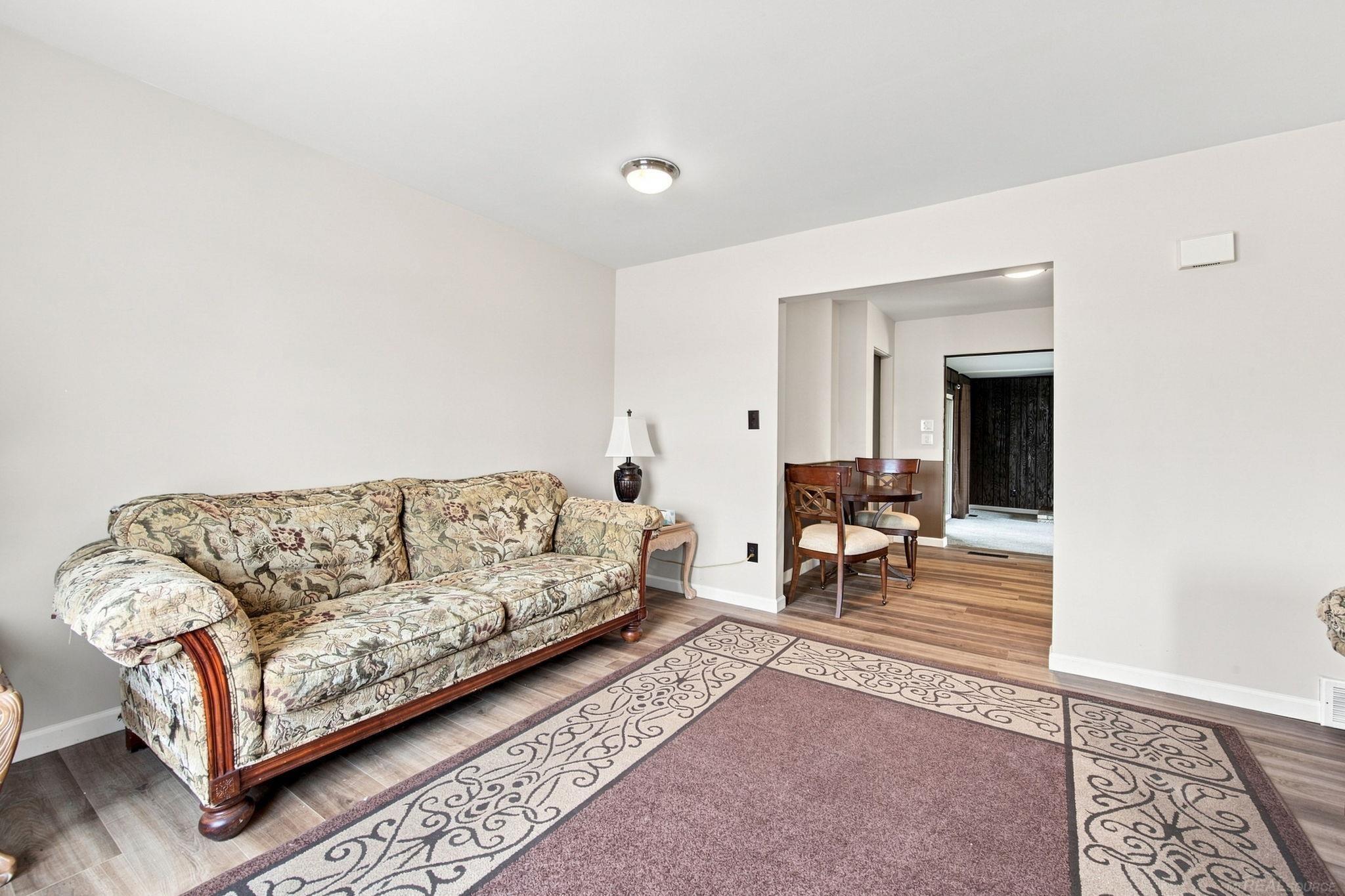 15611 Common Road Property Photo 8
