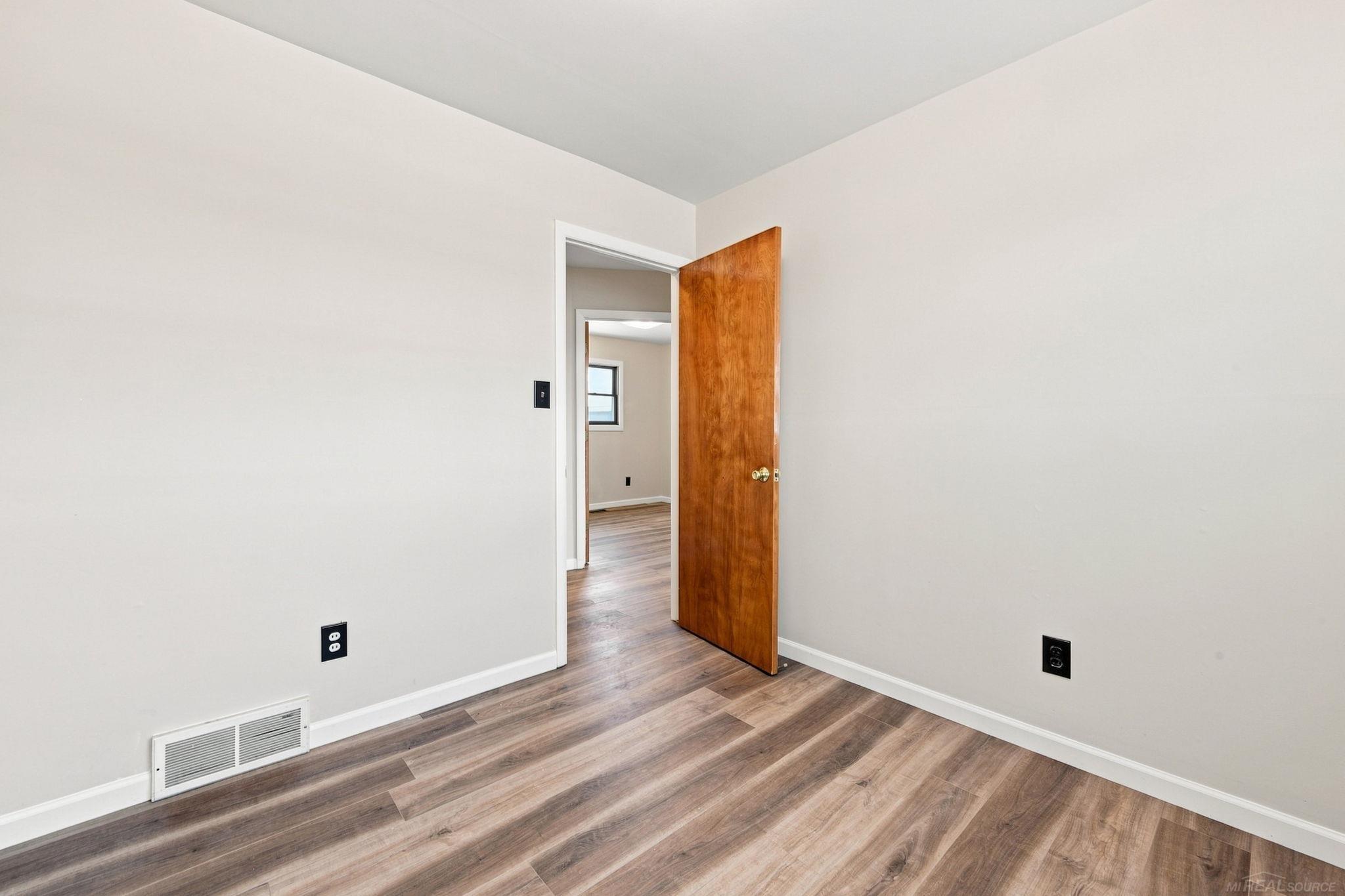 15611 Common Road Property Photo 9