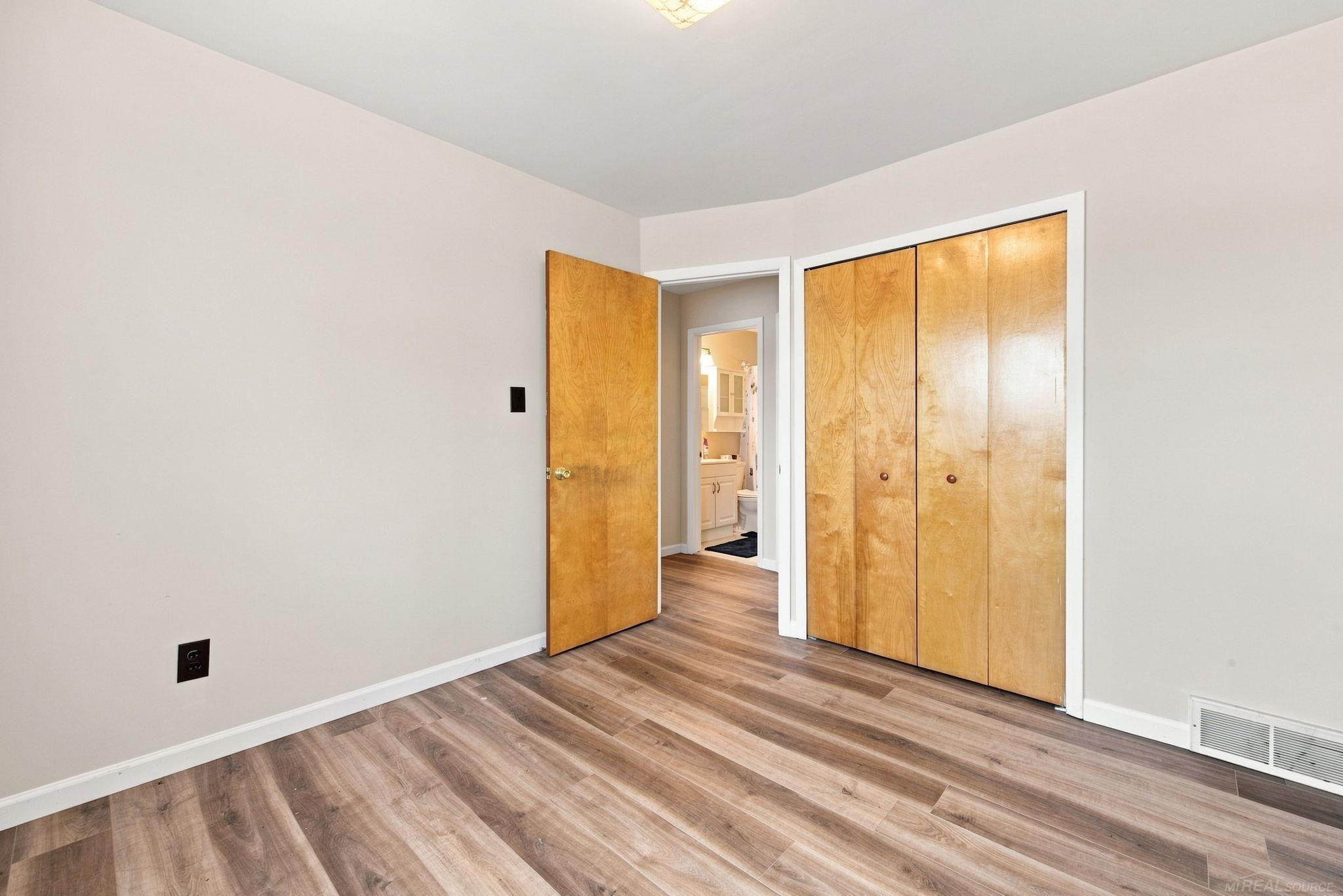 15611 Common Road Property Photo 11