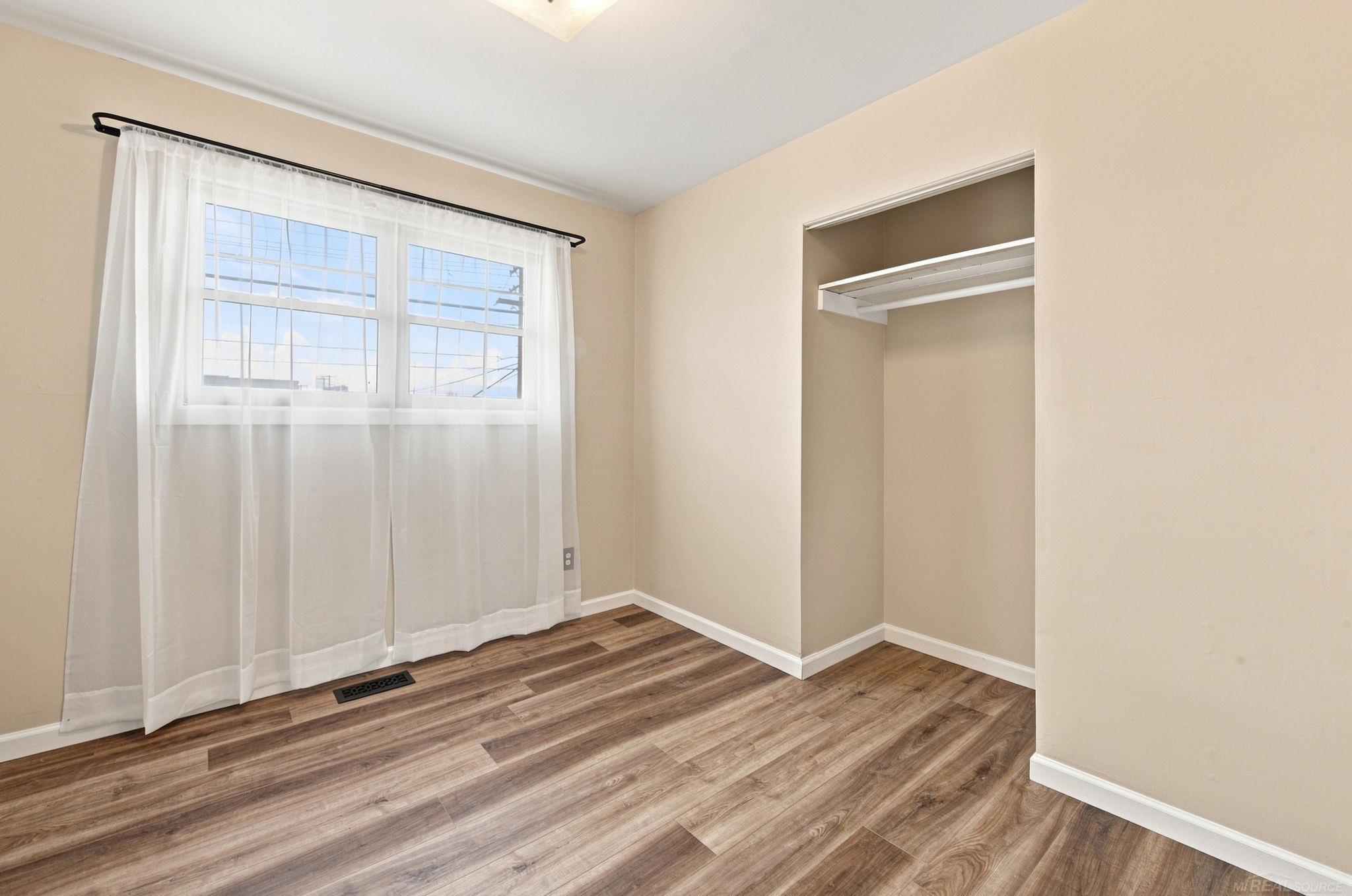 15611 Common Road Property Photo 14