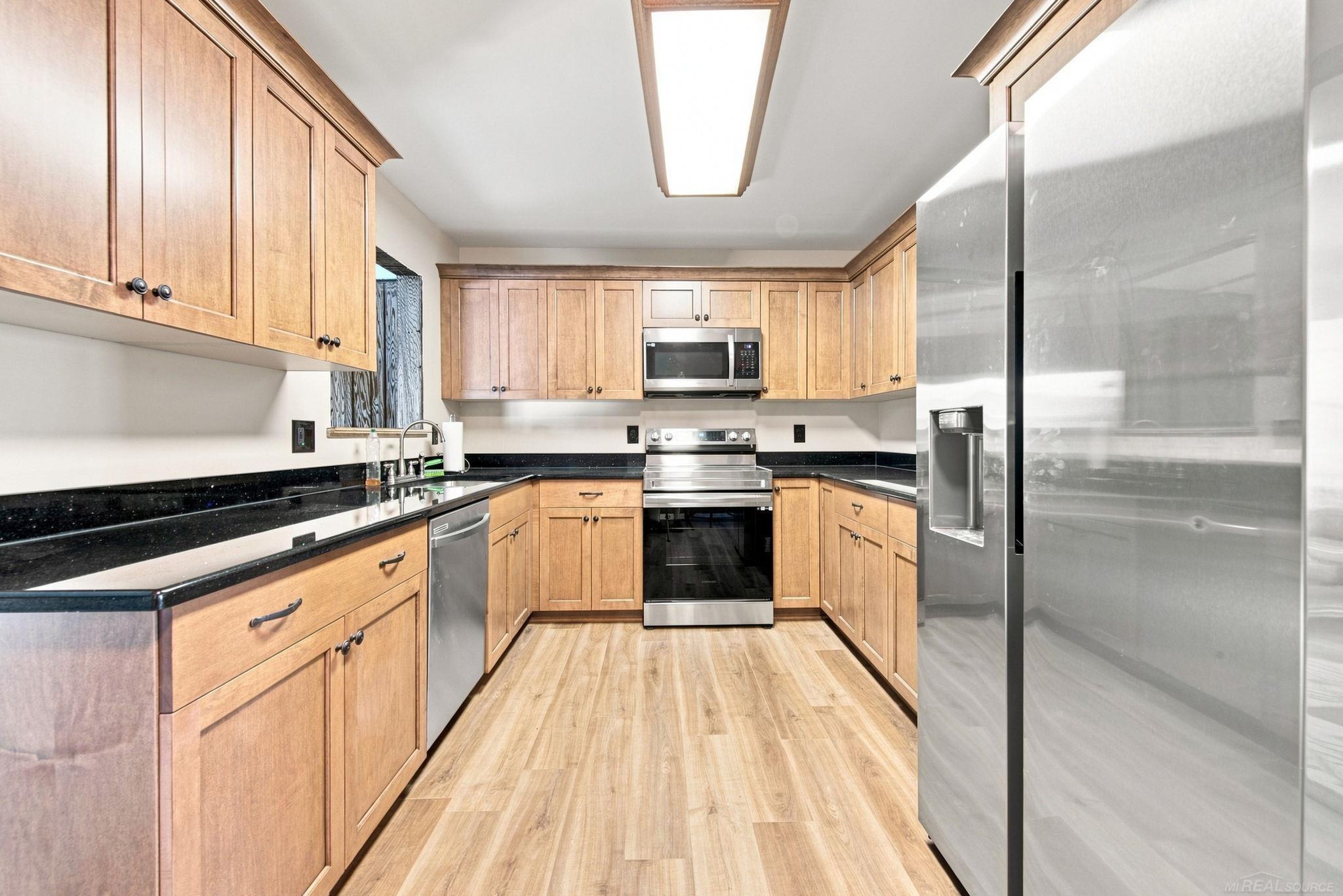 15611 Common Road Property Photo 15