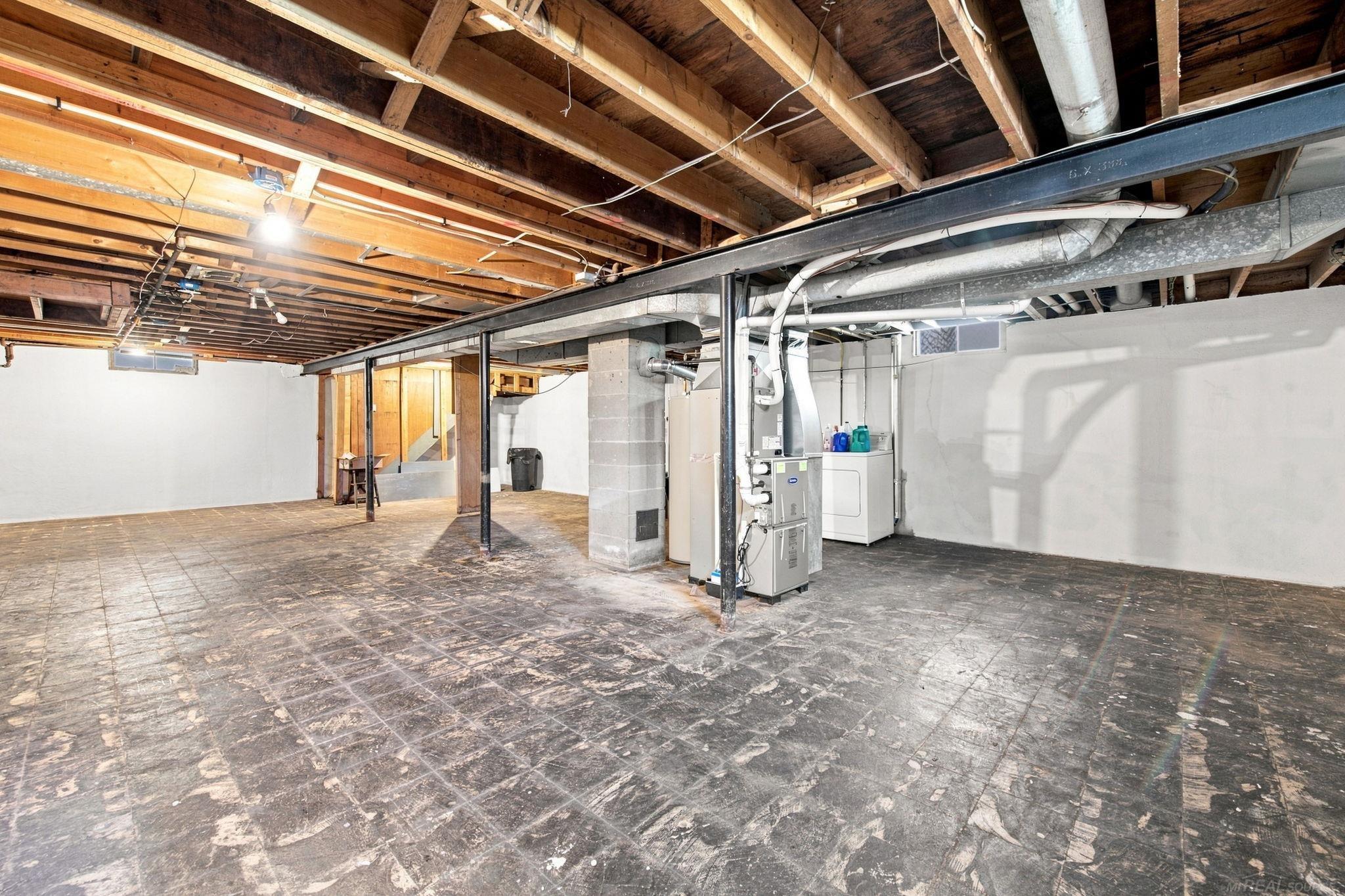 15611 Common Road Property Photo 21