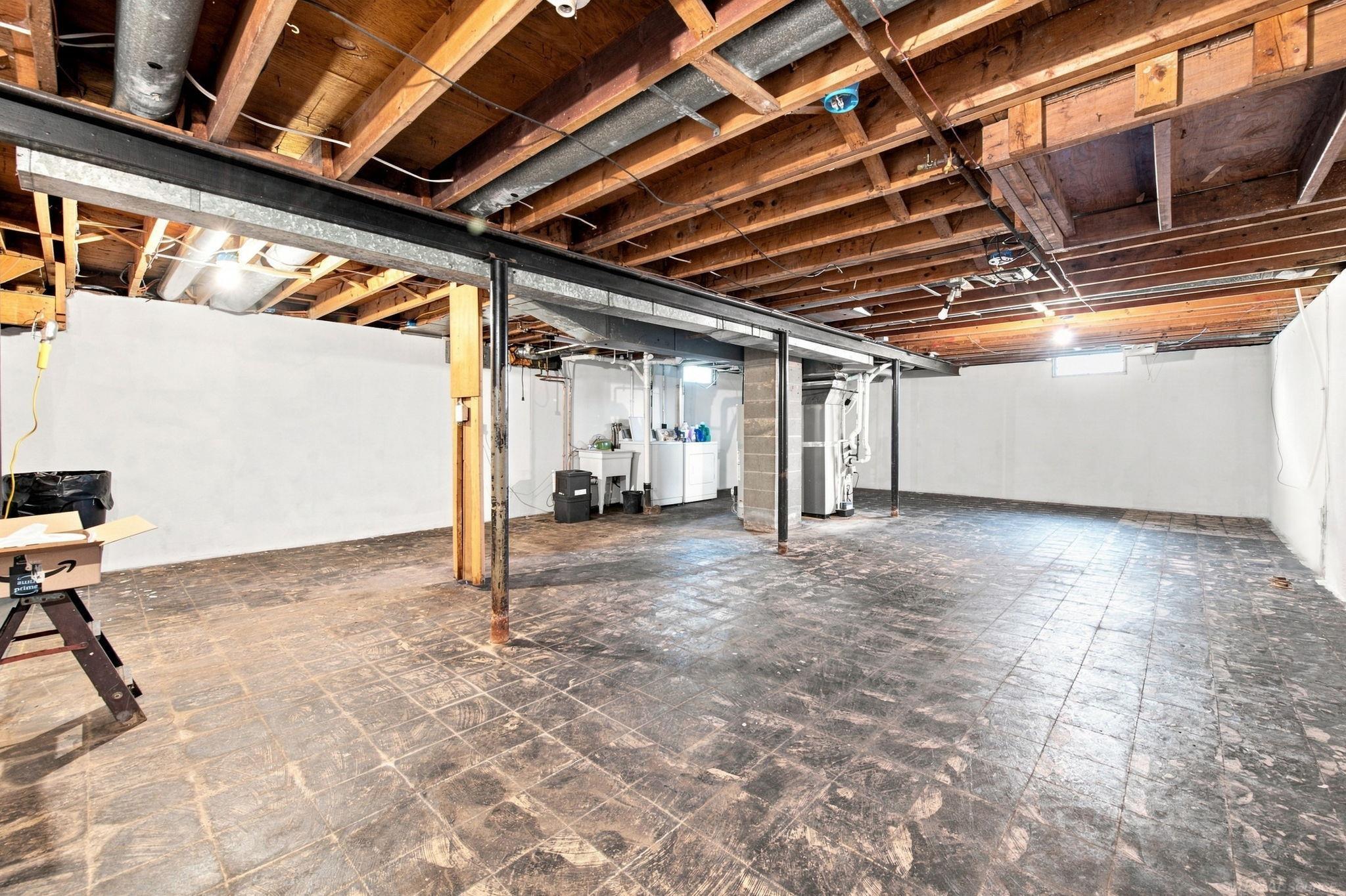 15611 Common Road Property Photo 22
