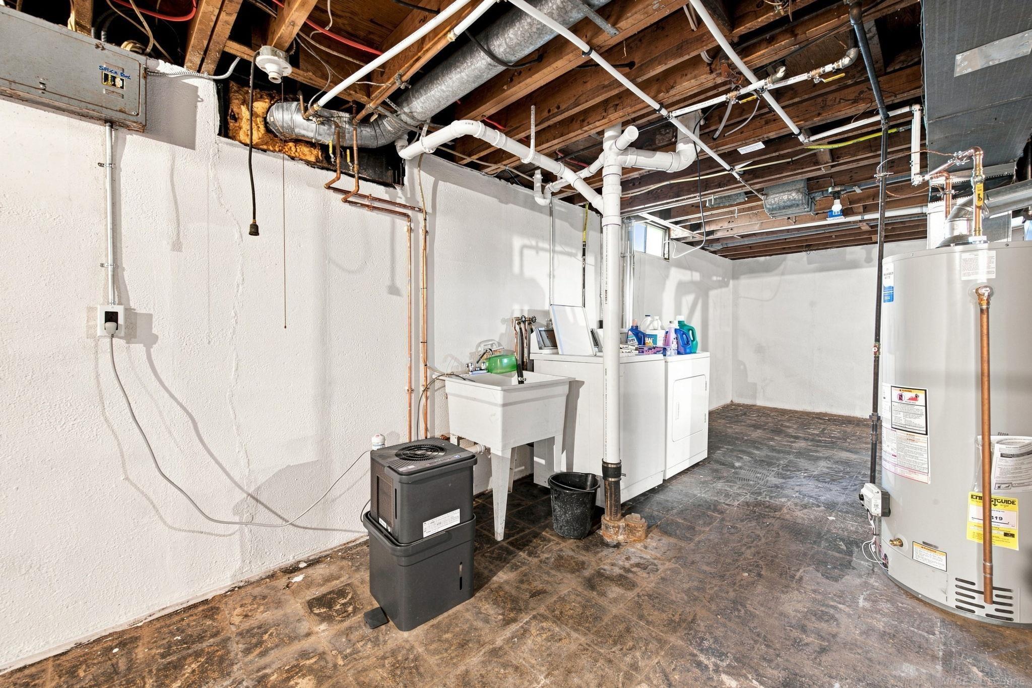 15611 Common Road Property Photo 23
