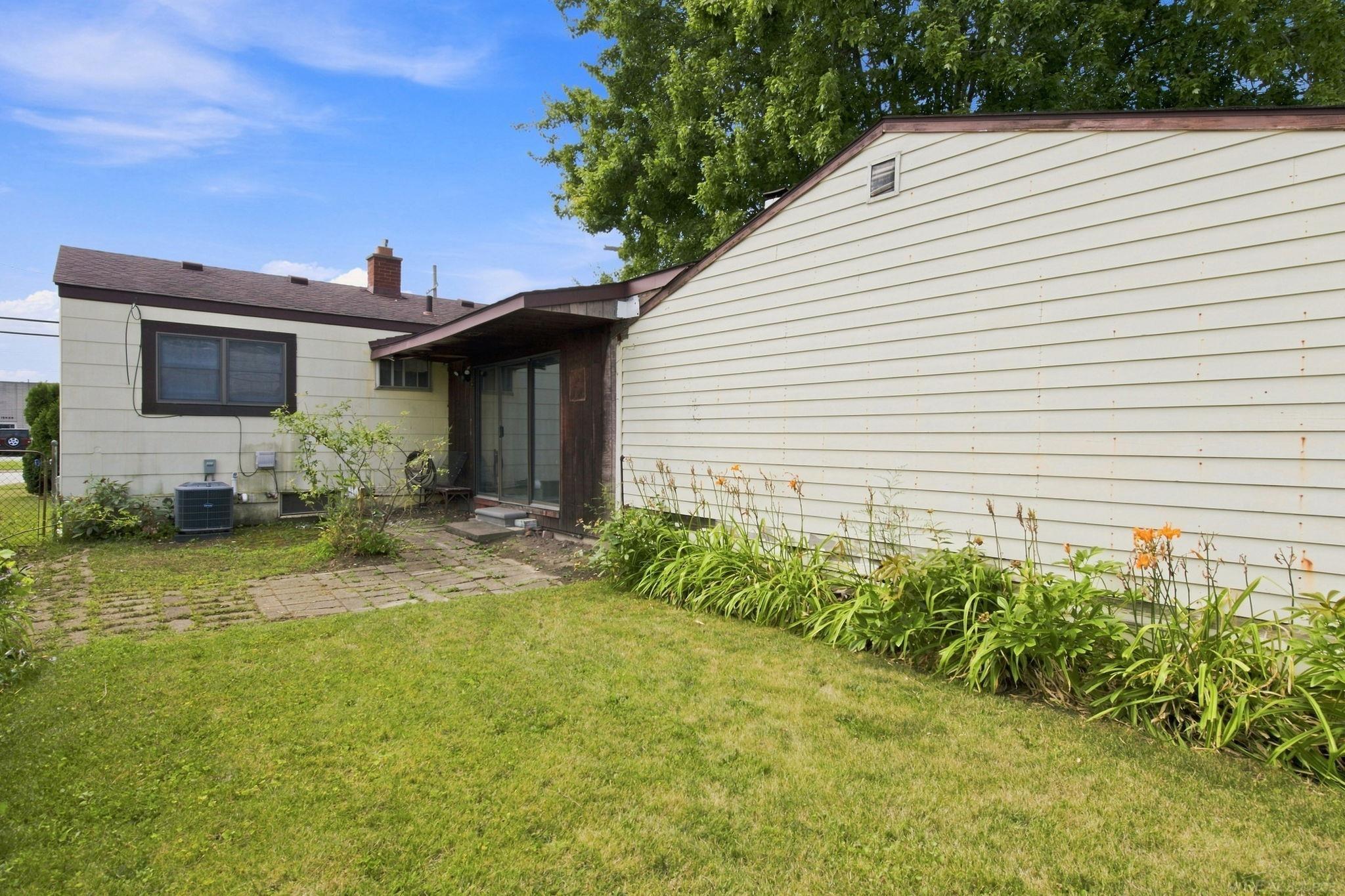 15611 Common Road Property Photo 24
