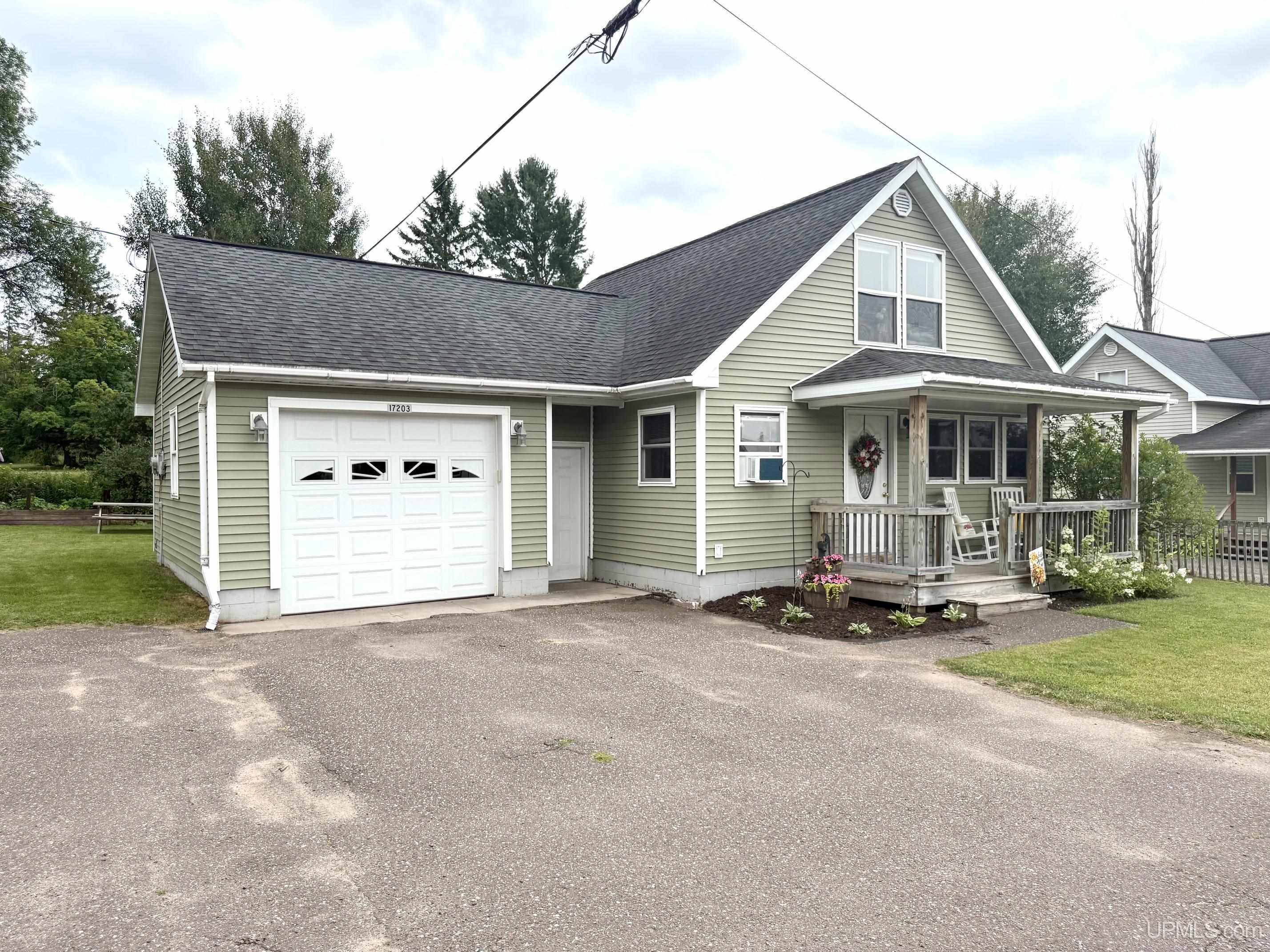 17203 Franklin Loop Property Photo 2