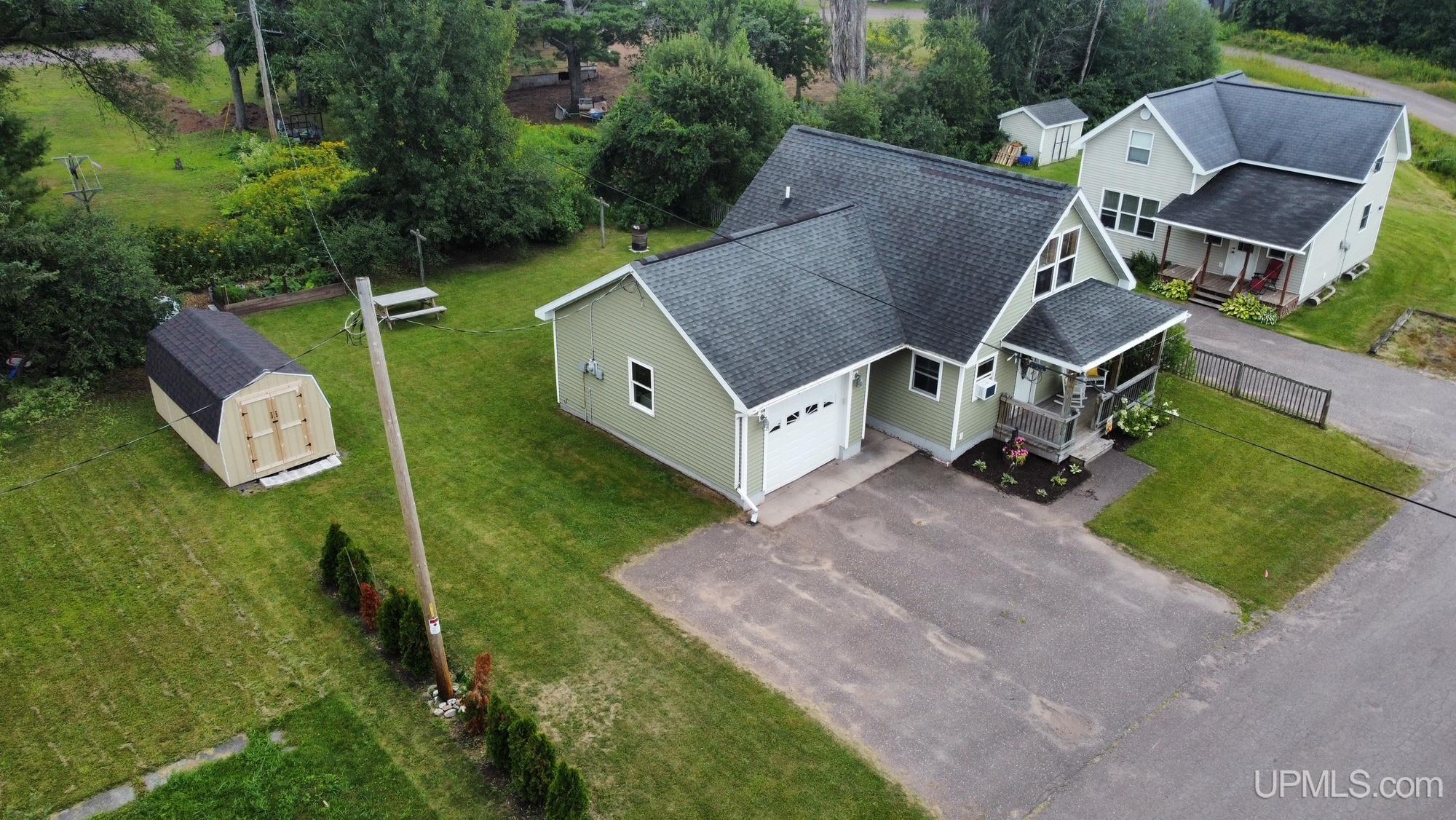 17203 Franklin Loop Property Photo 3
