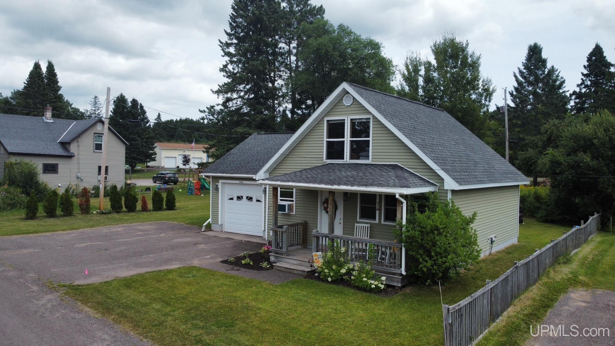 17203 Franklin Loop Property Photo 4