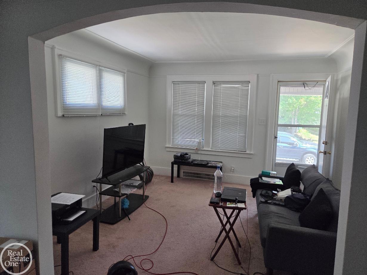 320 E Cambourne Street Property Photo 7