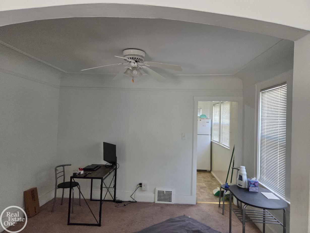 320 E Cambourne Street Property Photo 8