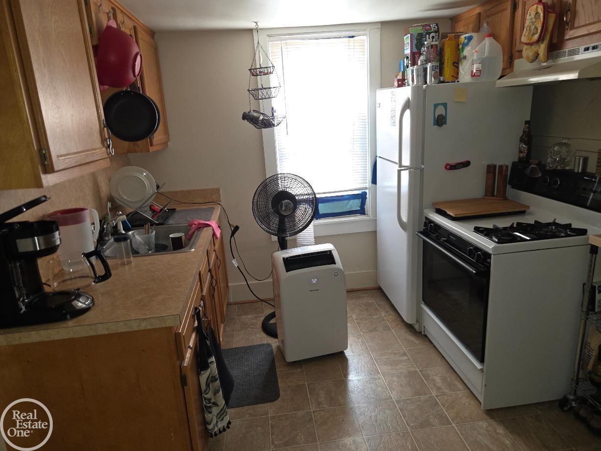 320 E Cambourne Street Property Photo 10