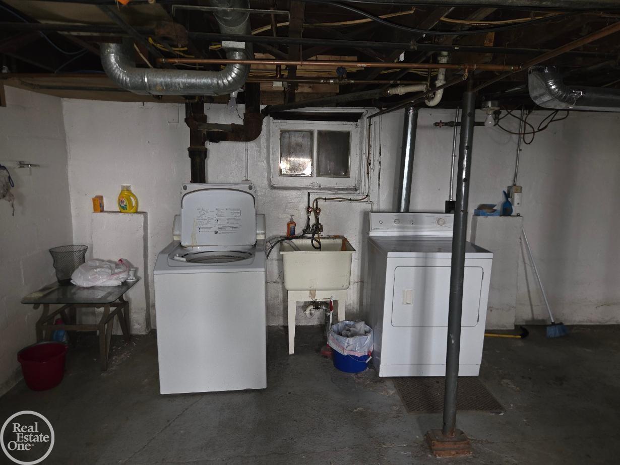 320 E Cambourne Street Property Photo 18