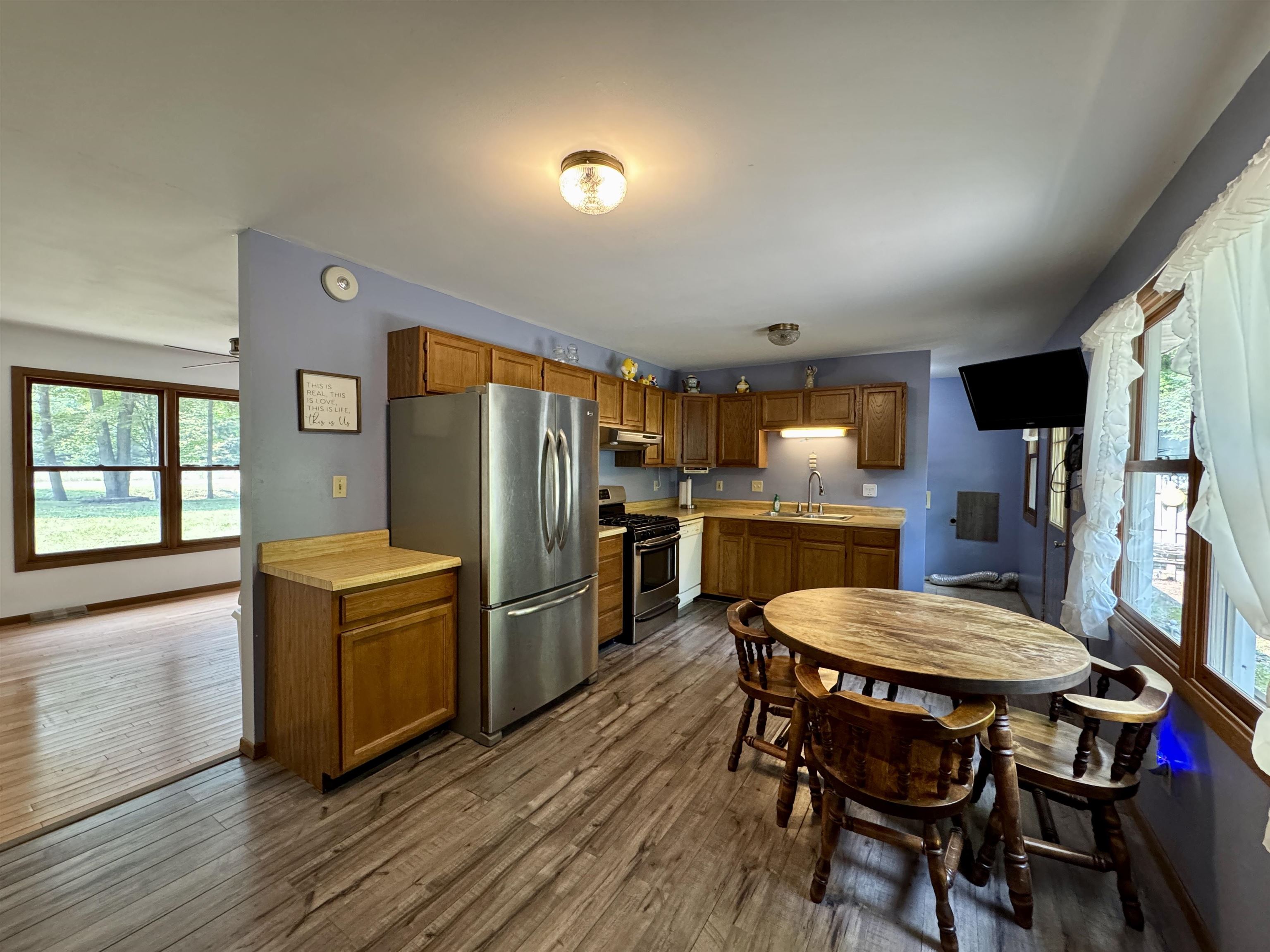 1365 E Burt Road Property Photo 3