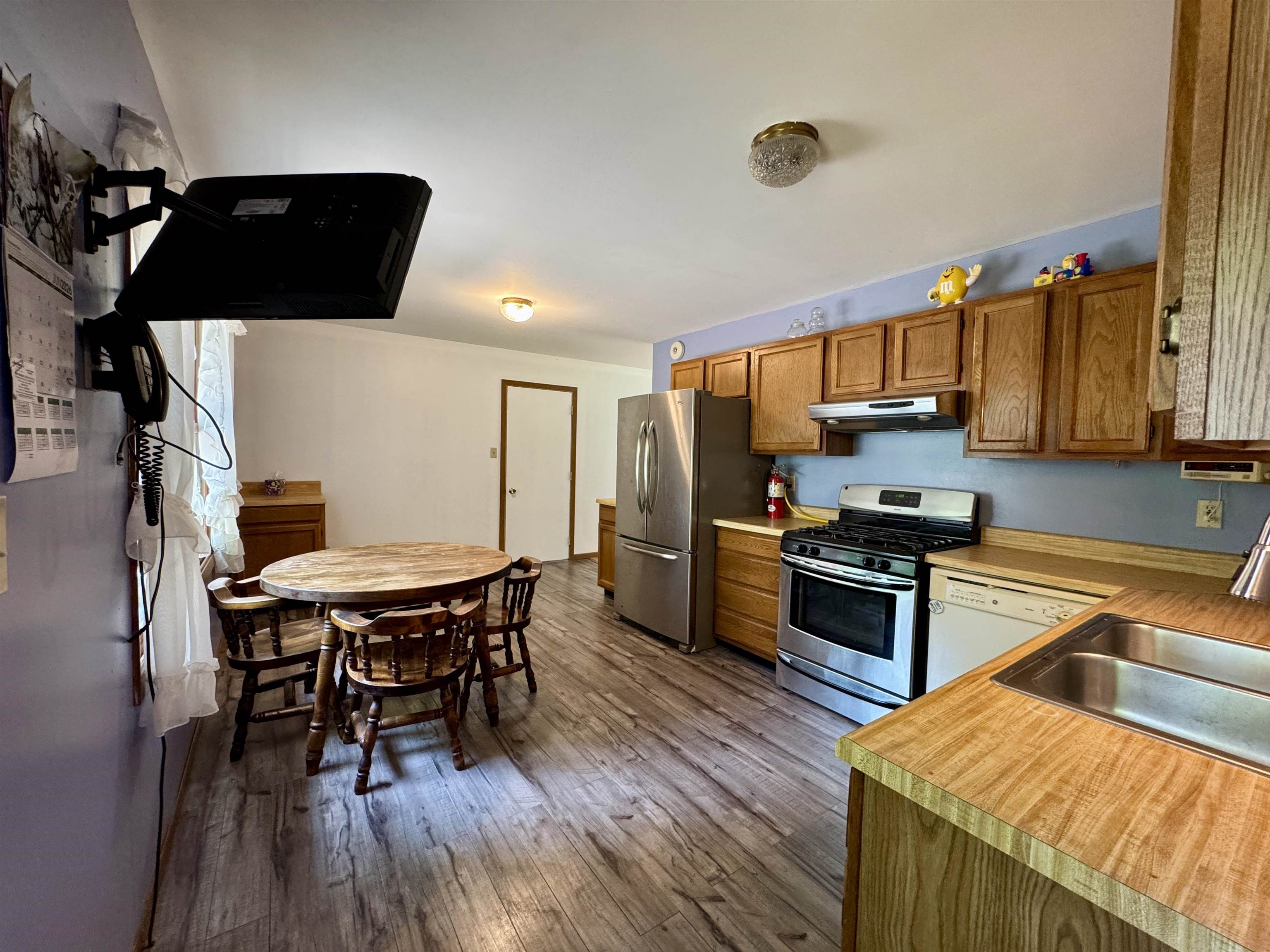 1365 E Burt Road Property Photo 5