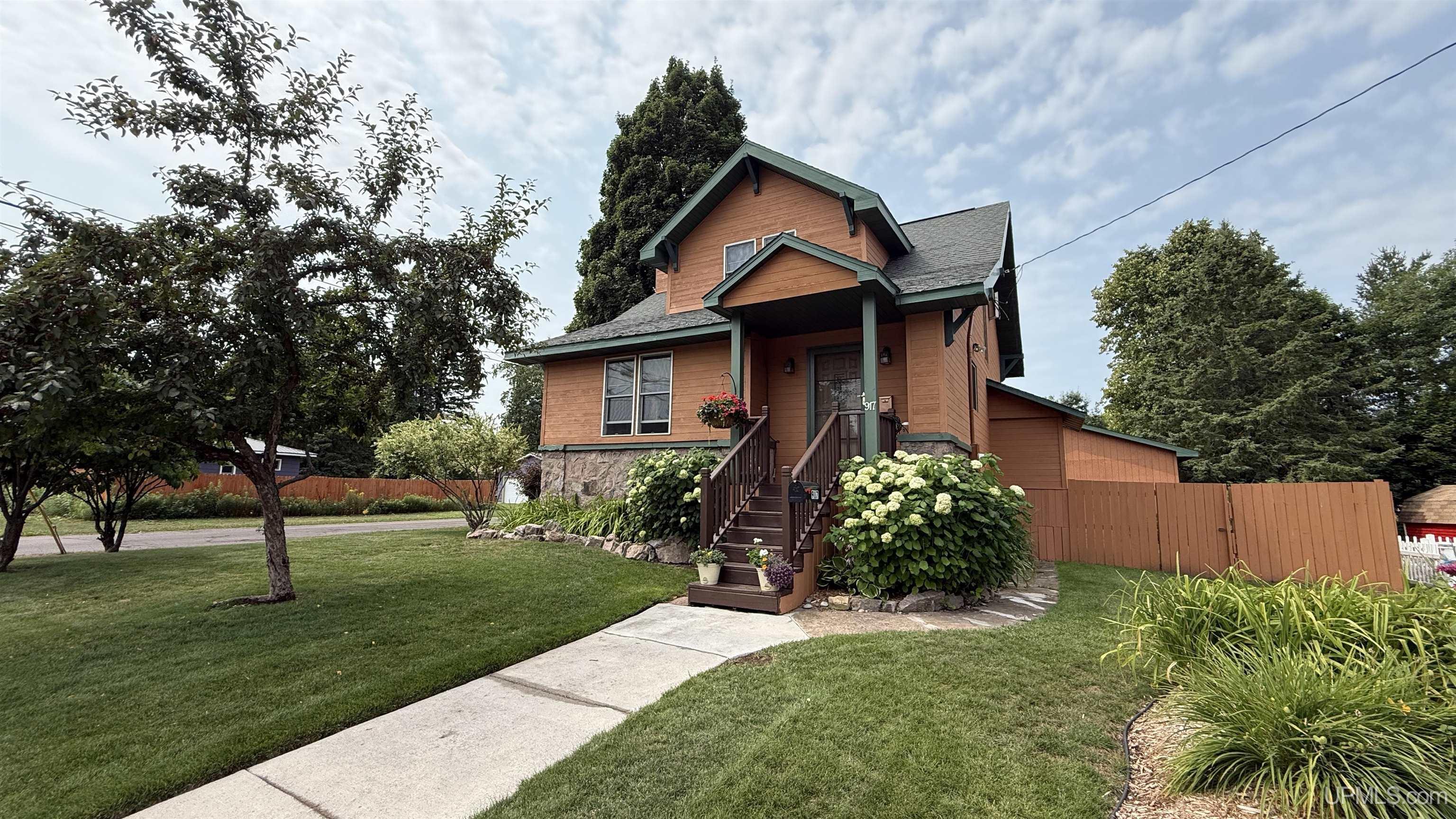 917 N Hemlock Street Property Photo 1