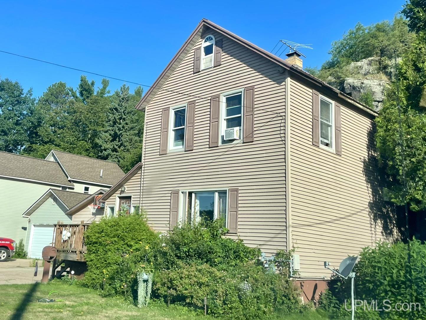 137 Cliff Street Property Photo 1
